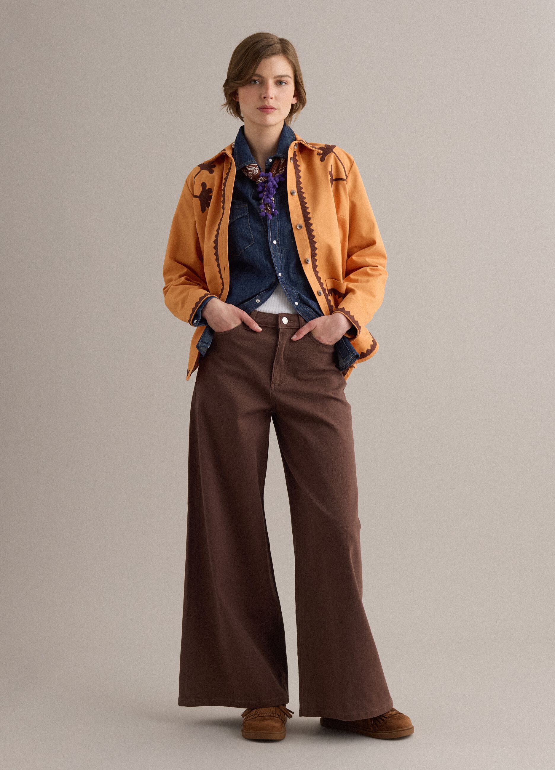 Bandana multicolor em algod&atilde;o puro regular fit com pompons