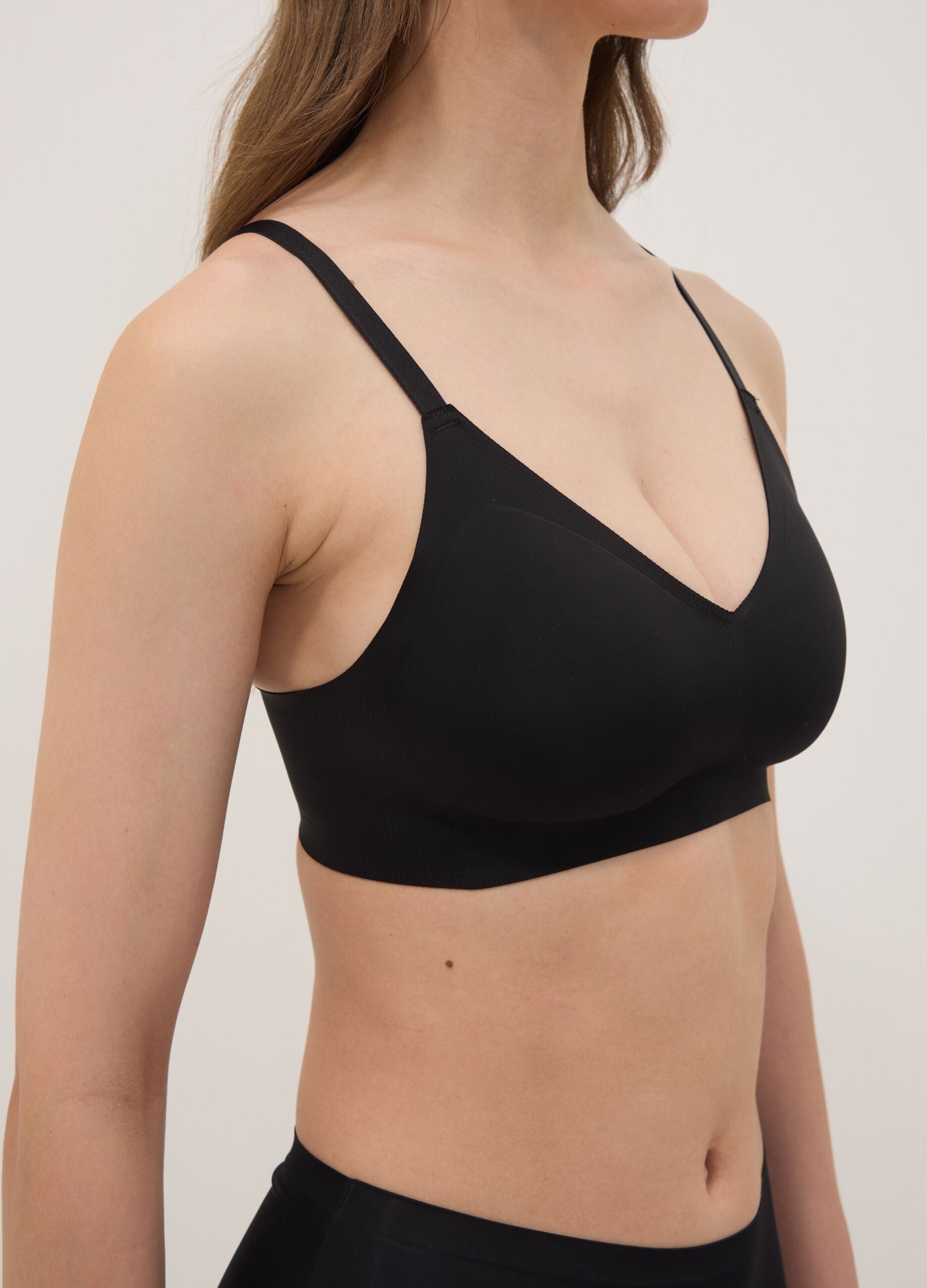 Schwarzer BH aus Stretchmaterial mit herausnehmbaren Cups
