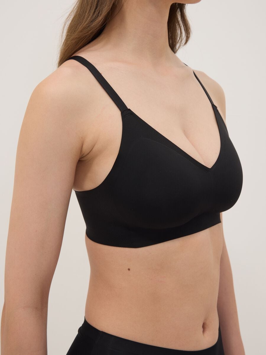 Schwarzer BH aus Stretchmaterial mit herausnehmbaren Cups_3