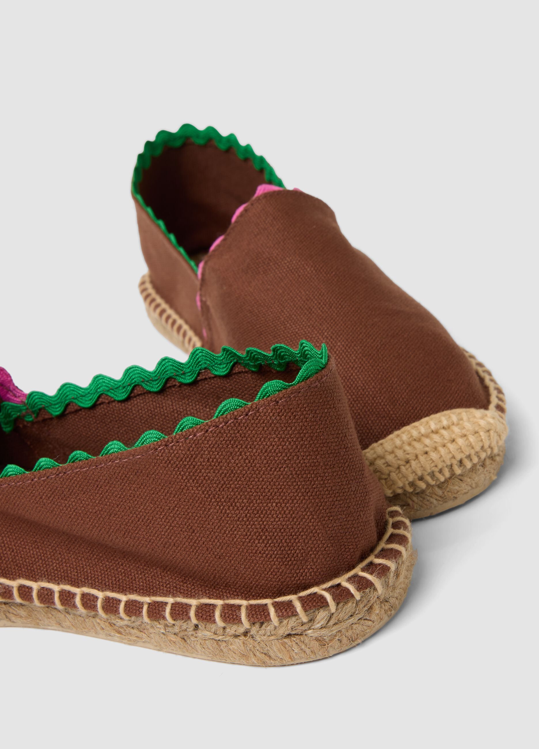 Brown espadrilles with contrasting trim