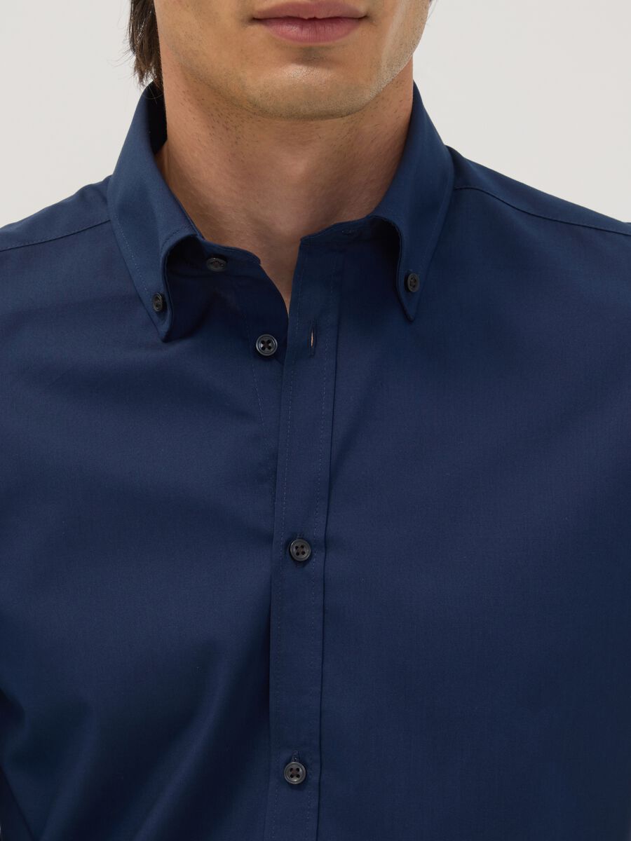 &Mu;&pi;&lambda;&epsilon; &sigma;&tau;&epsilon;&nu;ή &pi;&omicron;&upsilon;&kappa;ά&mu;&iota;&sigma;&omicron; (slim fit) &mu;&epsilon; button-down &gamma;&iota;&alpha;&kappa;ά, &epsilon;ύ&kappa;&omicron;&lambda;&omicron; &sigma;&tau;&omicron; &sigma;&iota;&delta;έ&rho;&omega;&mu;&alpha;_1