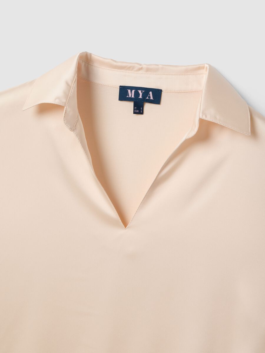 Beige short-sleeve polo collar regular fit t-shirt_5