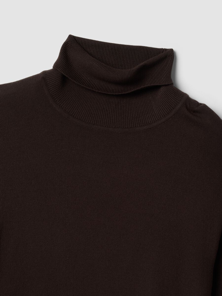 Maglia marrone in misto viscosa a dolcevita_1