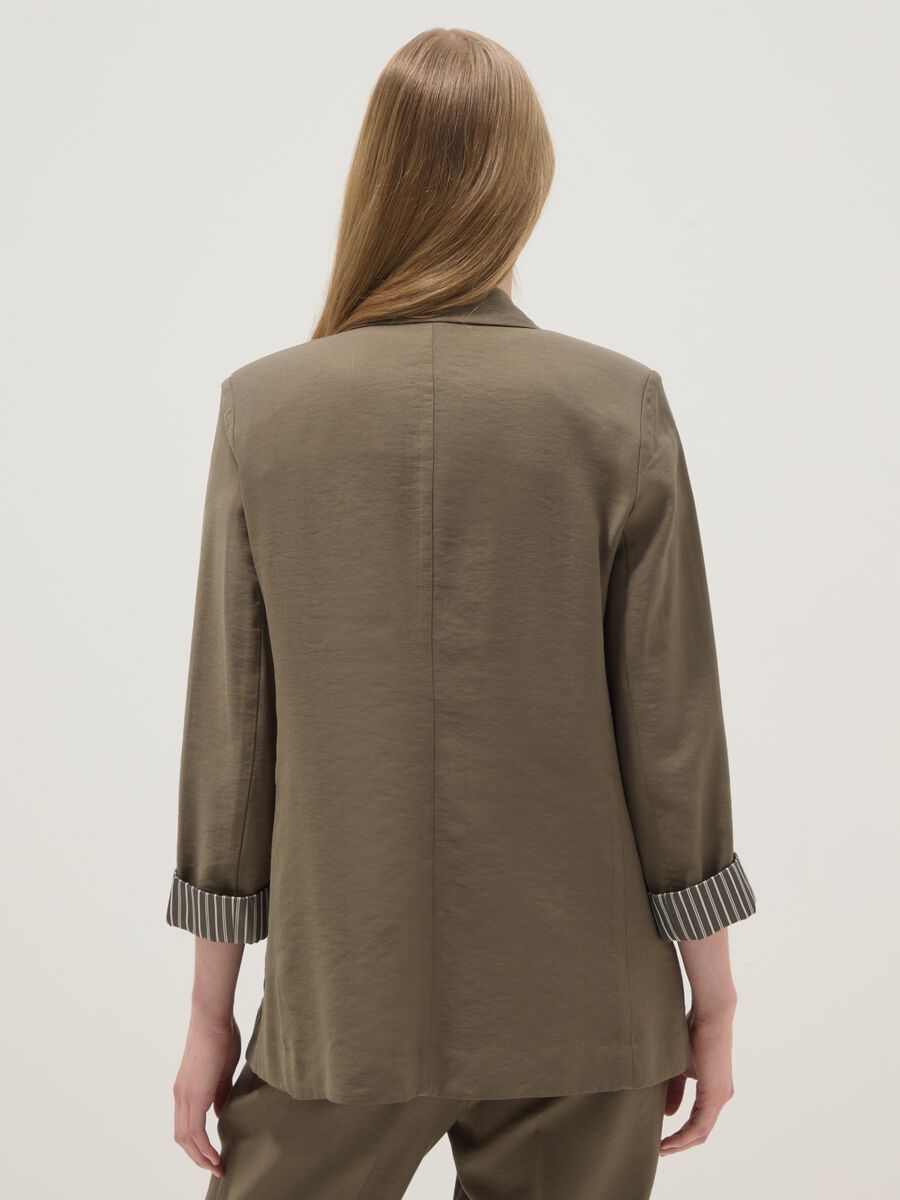 Green regular fit viscose blend blazer with striped cuffs_2