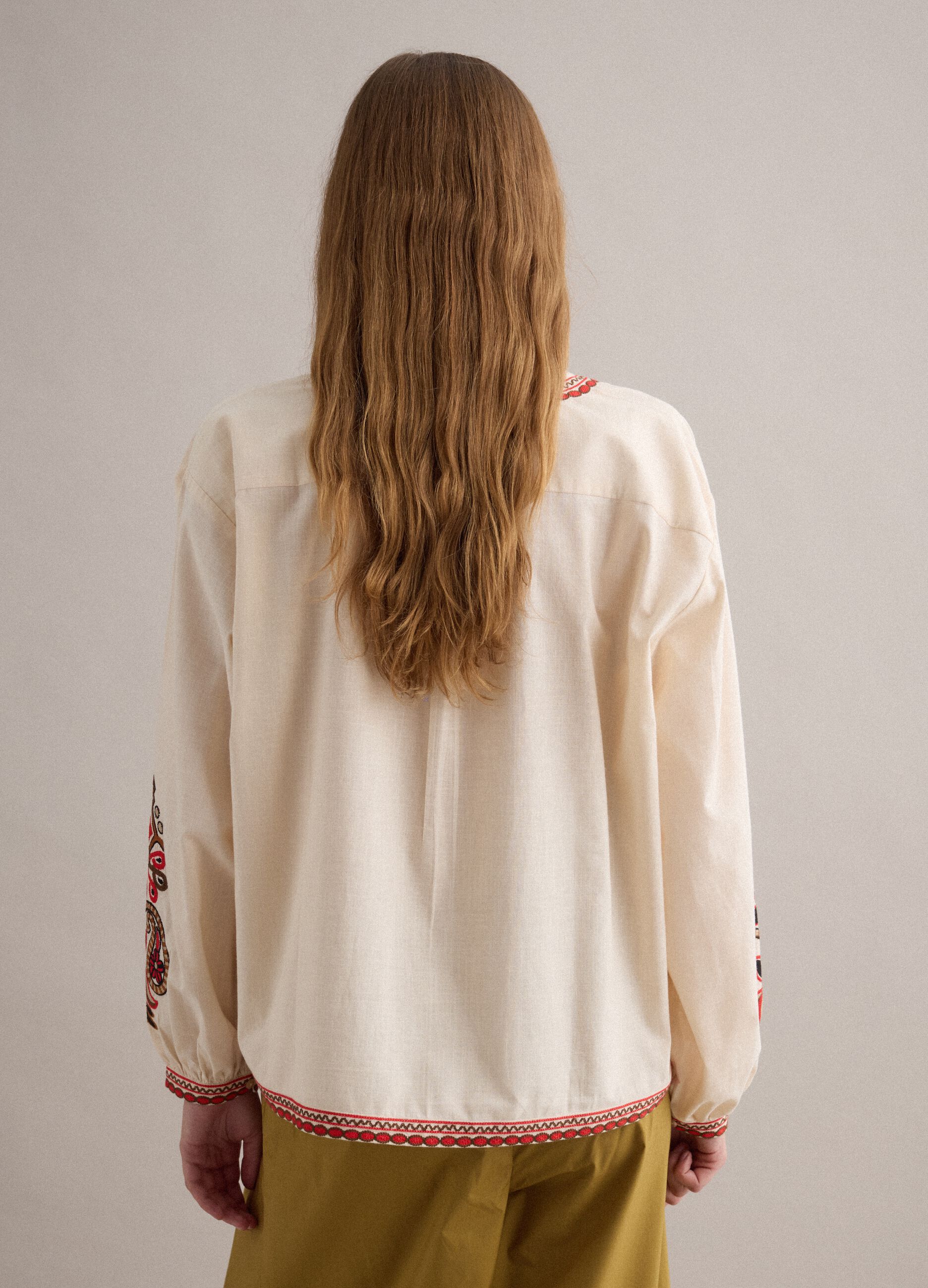 &Lambda;&epsilon;&upsilon;&kappa;ό &pi;&omicron;&upsilon;&kappa;ά&mu;&iota;&sigma;&omicron; regular fit &alpha;&pi;ό 100% &beta;&alpha;&mu;&beta;ά&kappa;&iota; &mu;&epsilon; &kappa;&epsilon;&nu;&tau;ή&mu;&alpha;&tau;&alpha; &kappa;&alpha;&iota; V &lambda;&alpha;&iota;&mu;ό&kappa;&omicron;&psi;&eta;