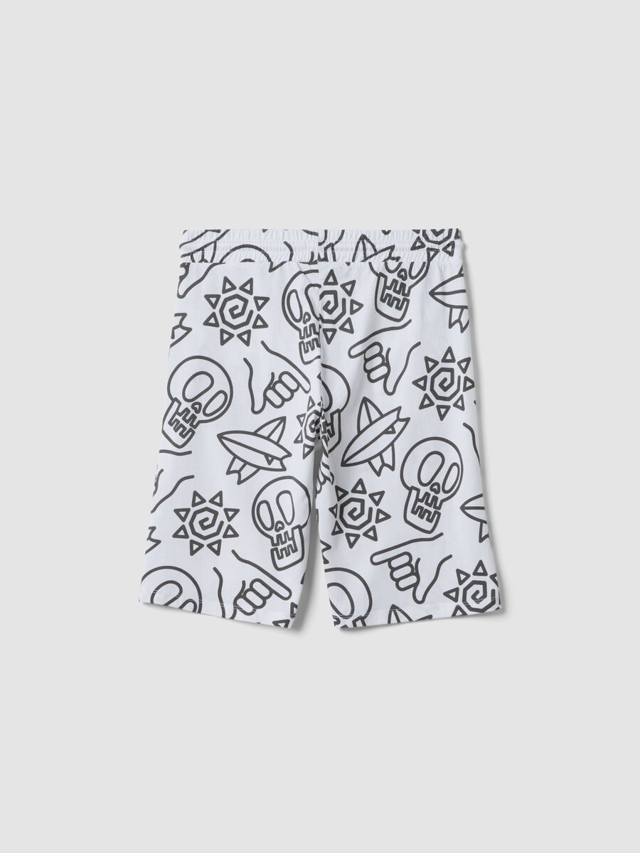 White pure cotton all-over print shorts for boys, regular fit_1