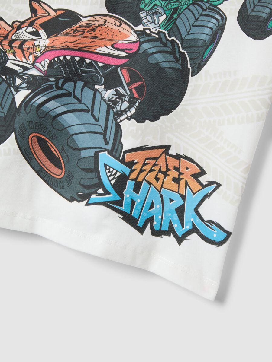 T-shirt in puro cotone bianca da bambino oversize fit con Hot Weels_3