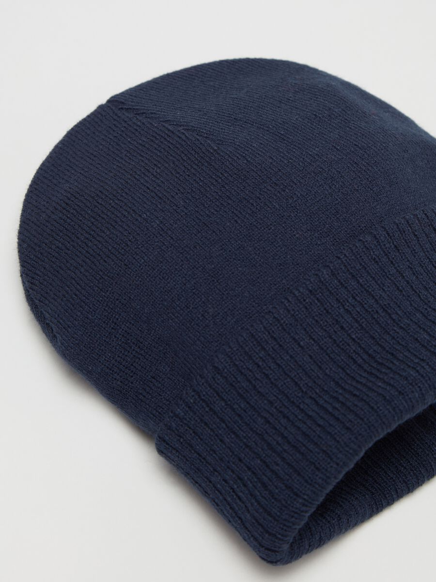 Knitted hat with fold_1