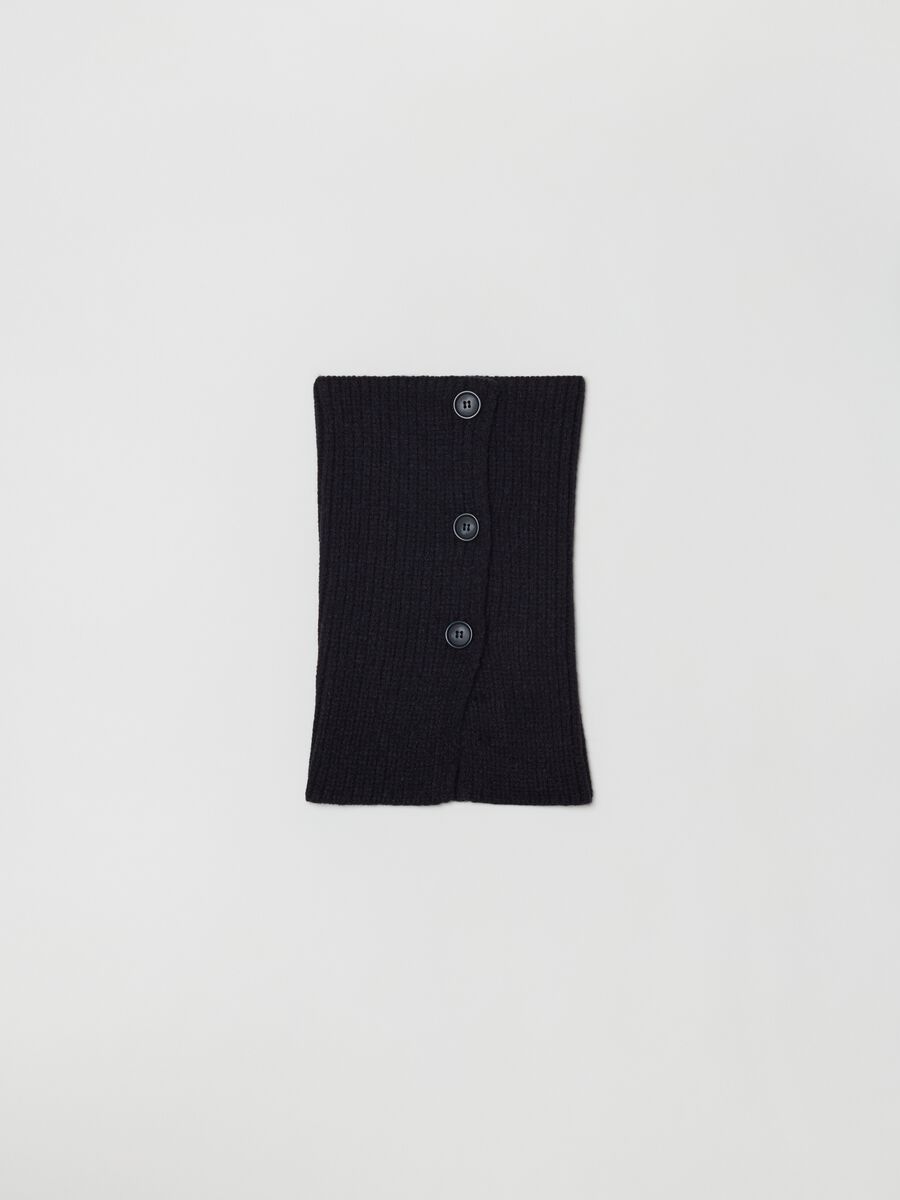Ribbed neck warmer with buttons_0
