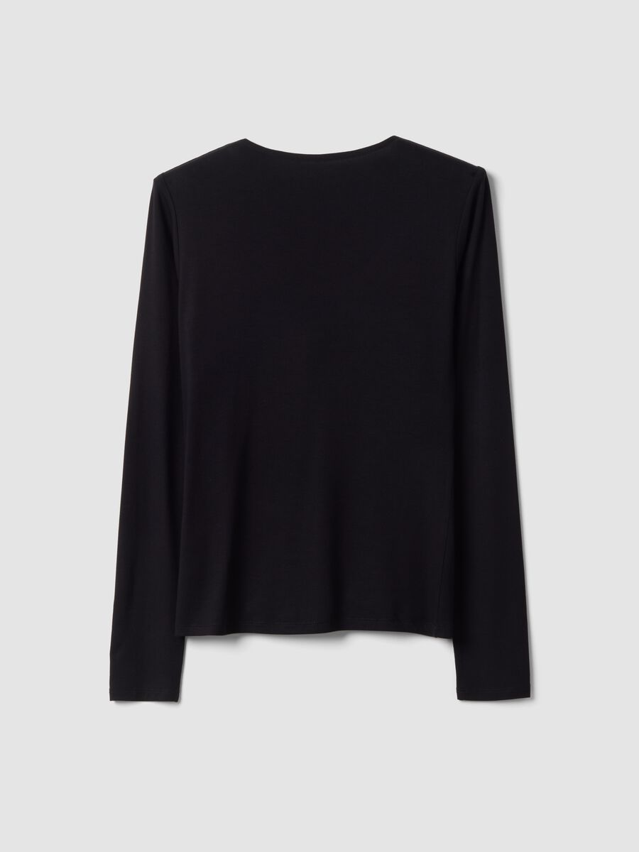 T-shirt nera in viscosa elasticizzata con arricciatura frontale slim fit_6