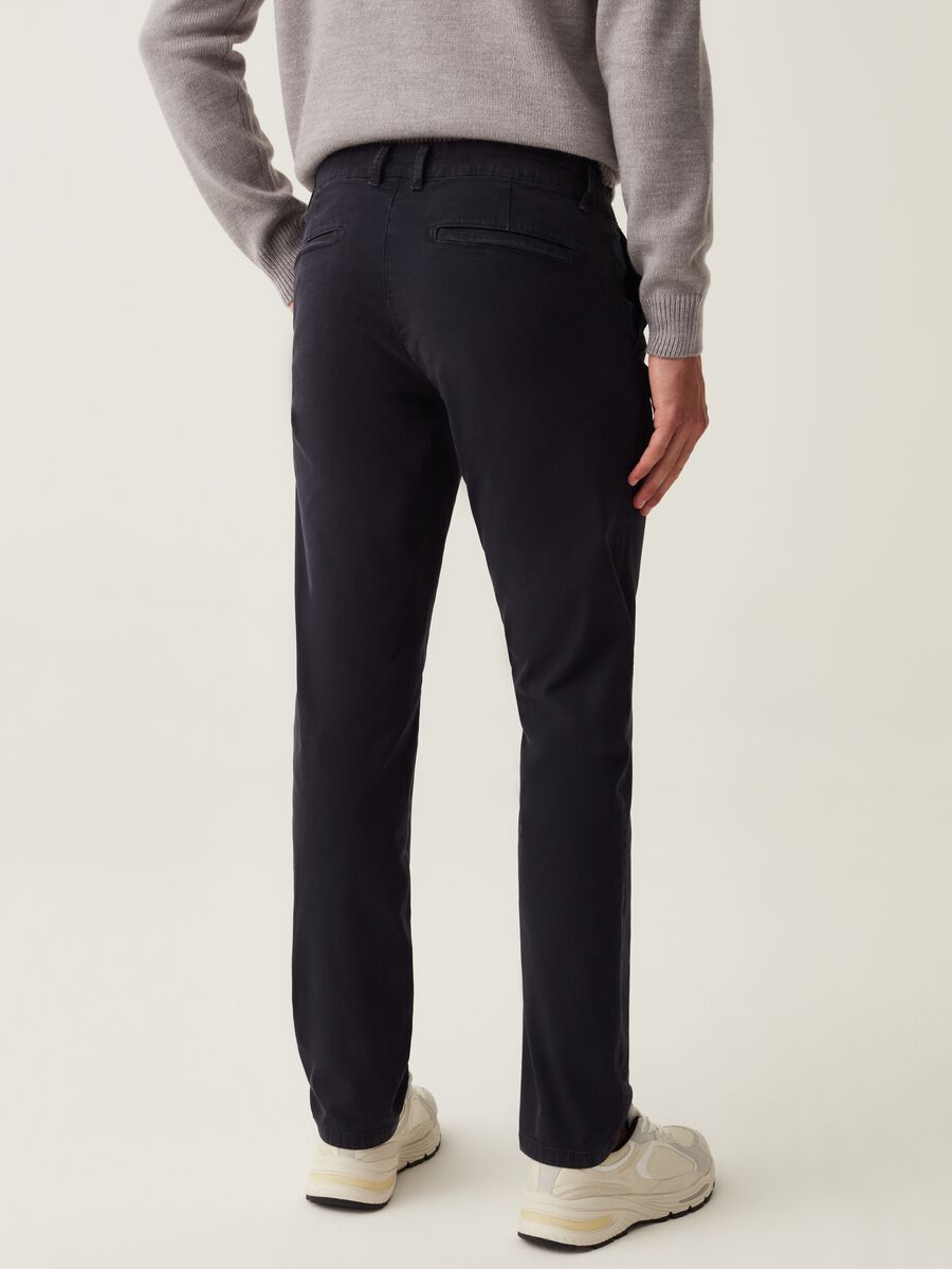 Solid colour stretch chino trousers_2