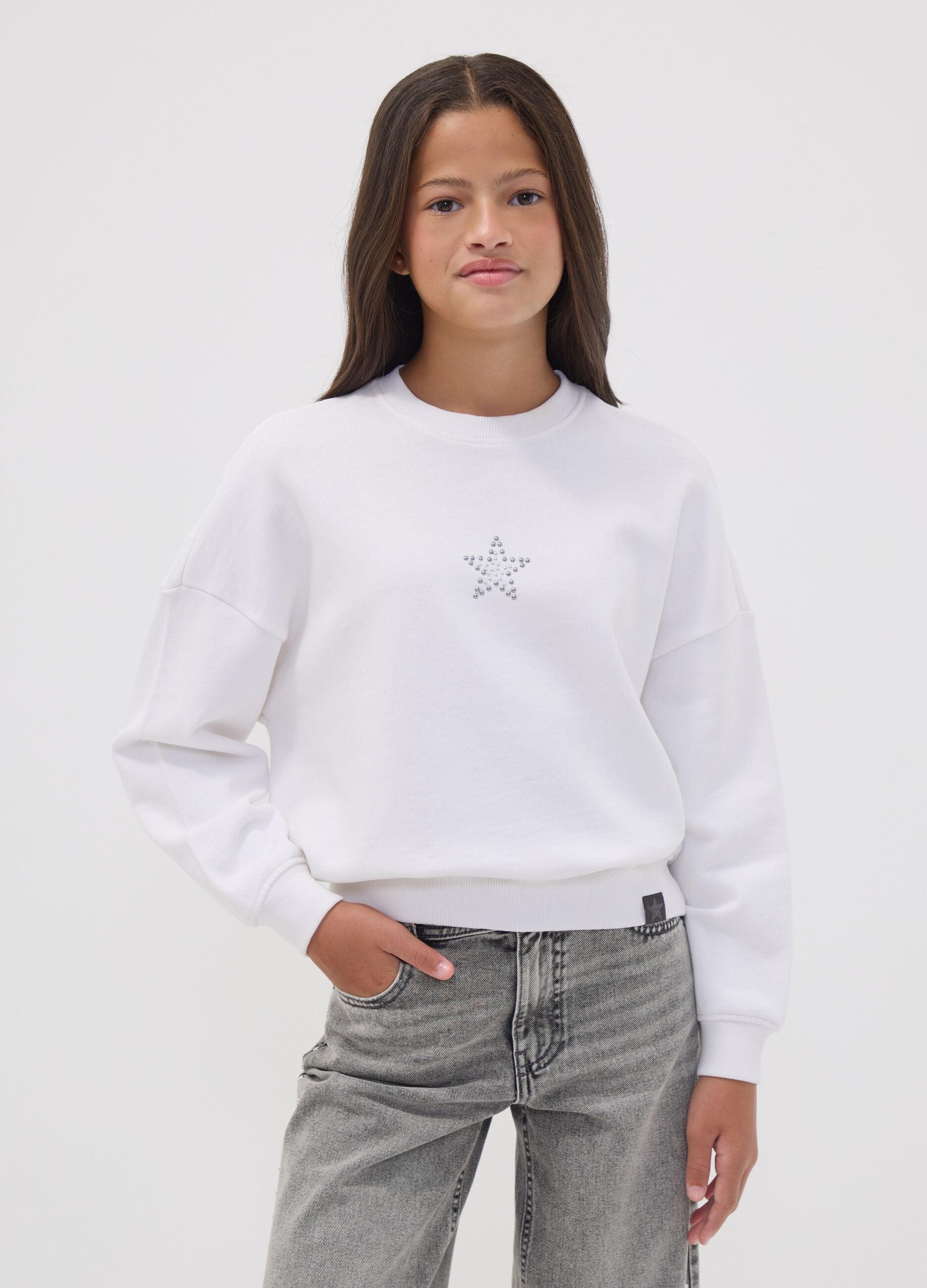 Sweatshirt branca oversized em algod&atilde;o puro com estrelas para menina