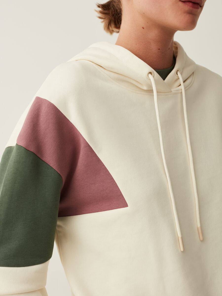 Hoodie with colour block inserts_3