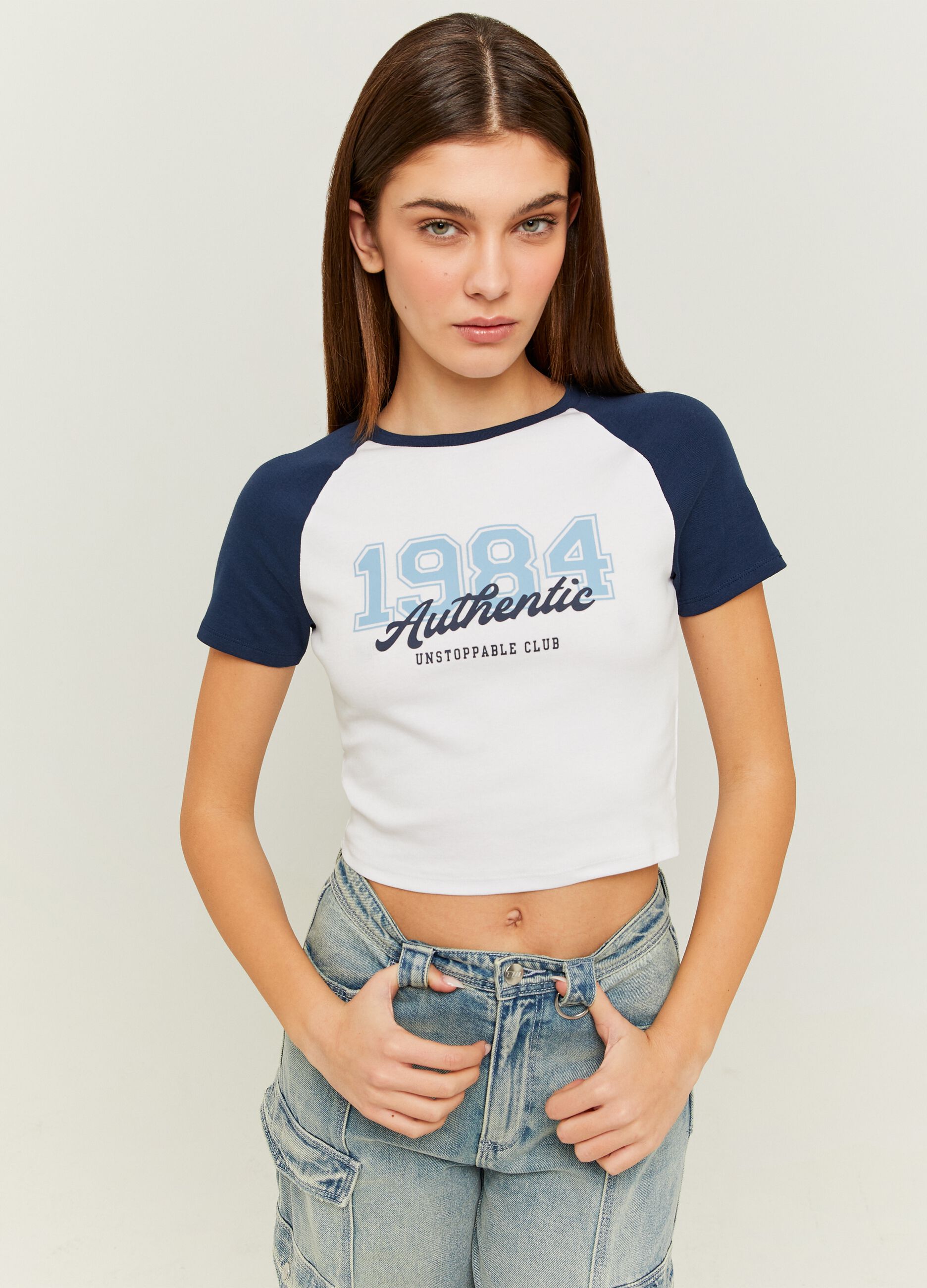 Crop T-shirt with raglan sleeves and college print