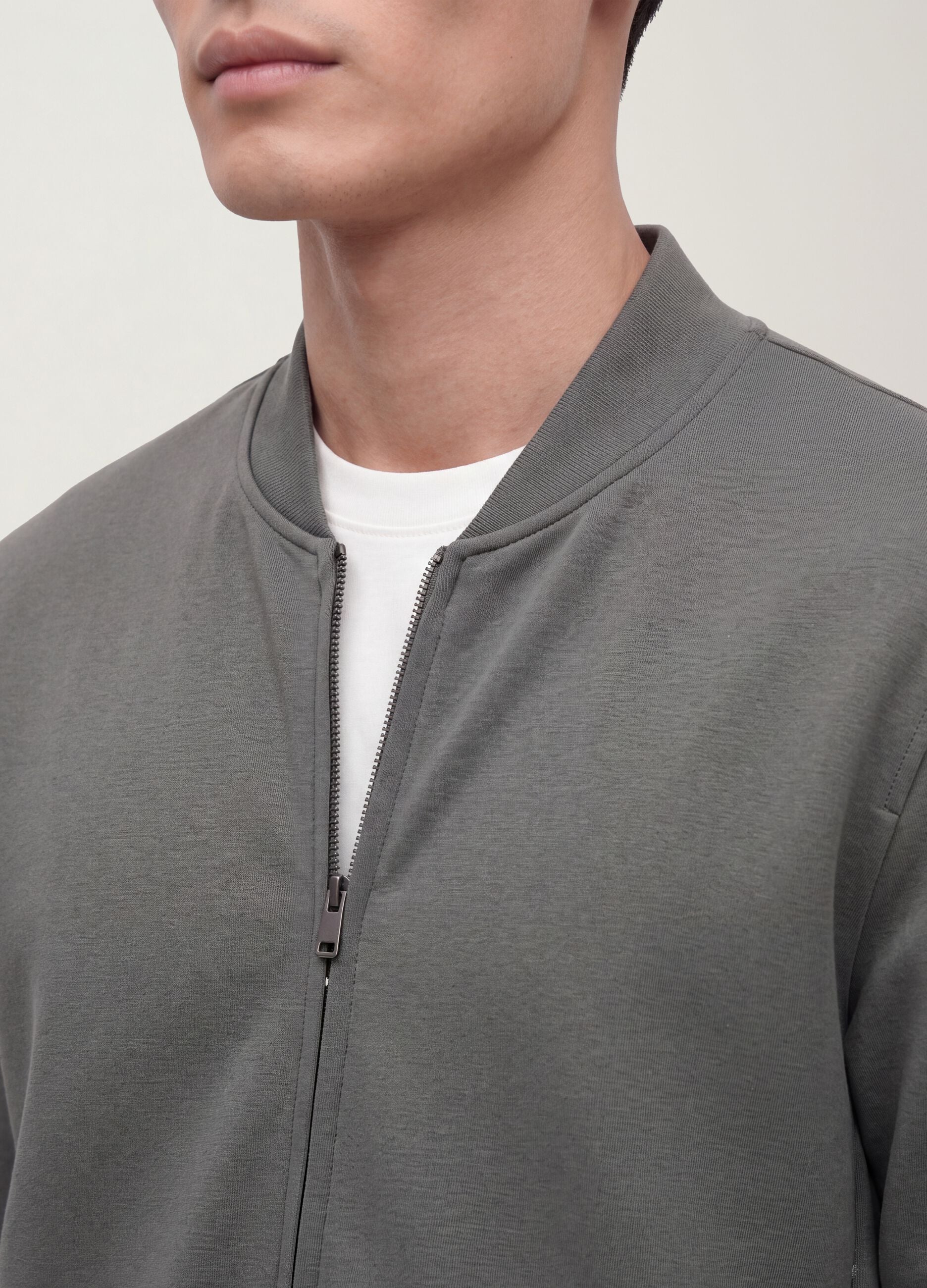 Grey full-zip piqu&eacute; sweatshirt in stretch fabric with ribbed collar
