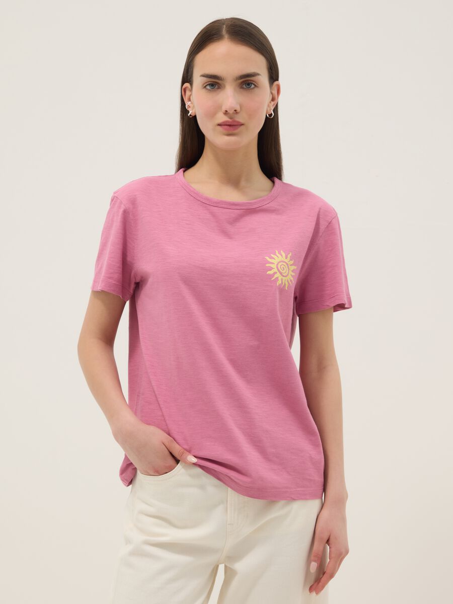Rosa T-Shirt aus reiner Baumwolle im Relaxed Fit mit Sonnenprint_1