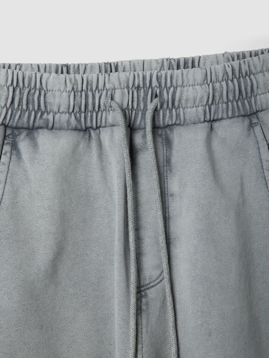 Grey cotton-blend shorts with elasticated waist_1
