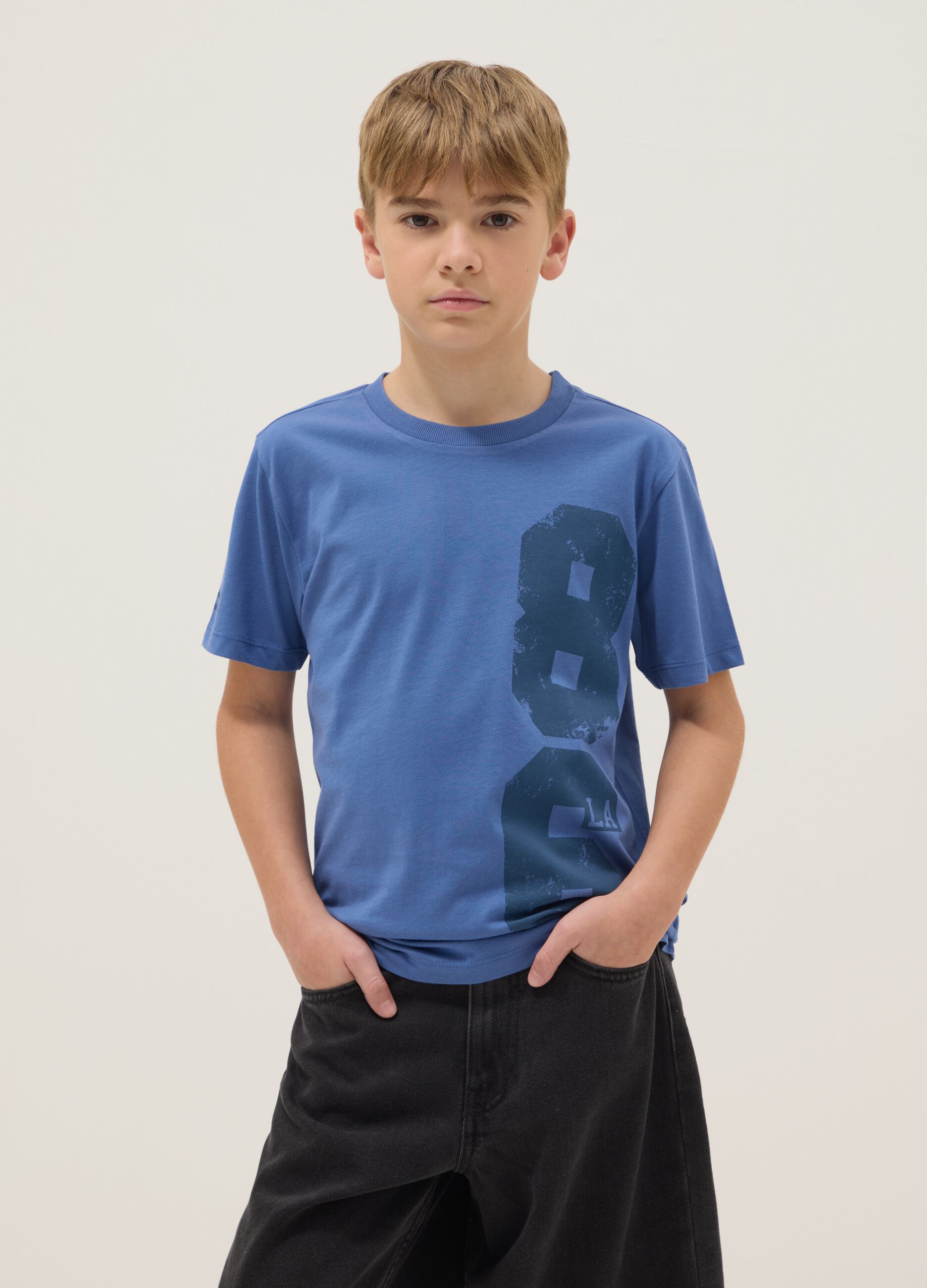 Boy's regular fit pure cotton blue T-shirt with print