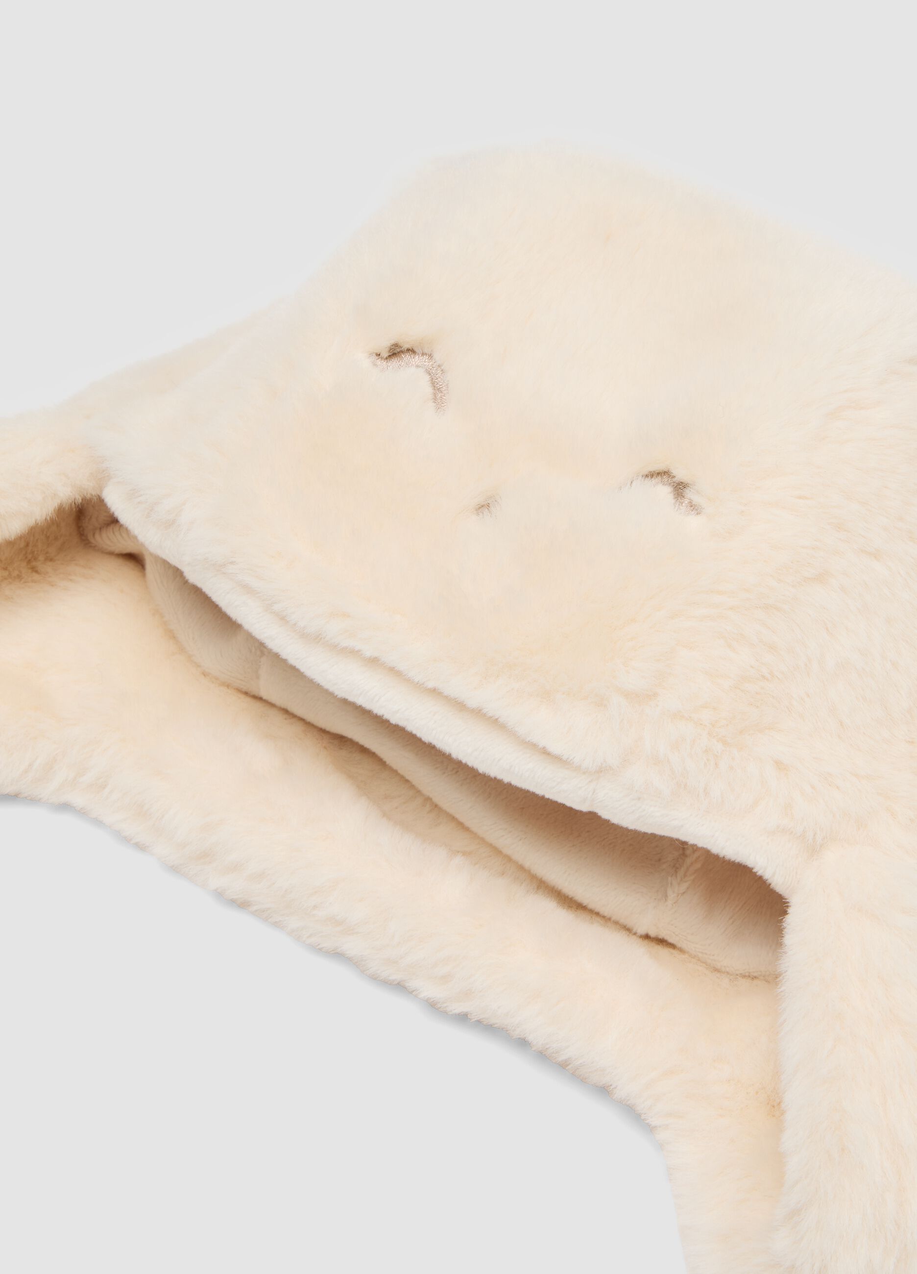 Cappello rosa cipria effetto peluche con orecchie