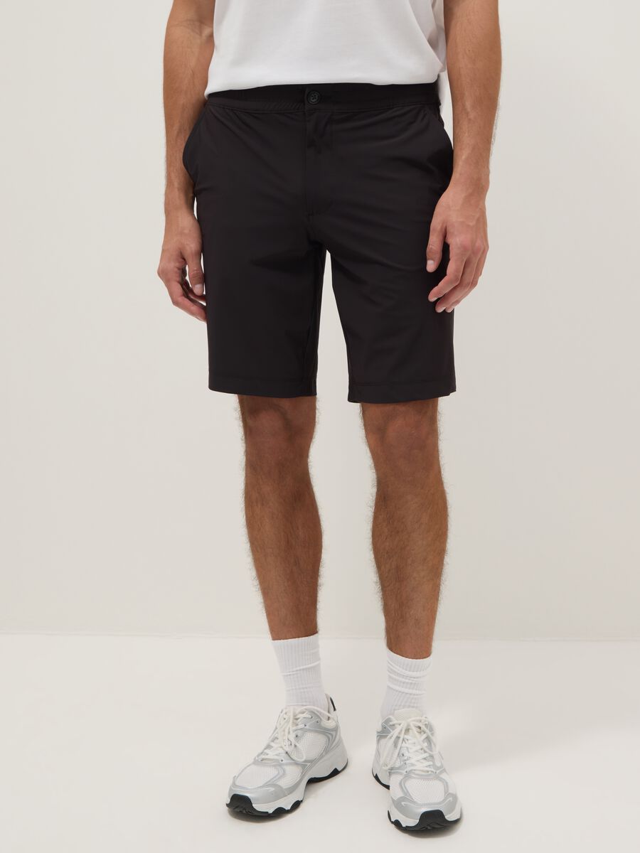 Black regular-fit stretch jogger Bermuda shorts_2