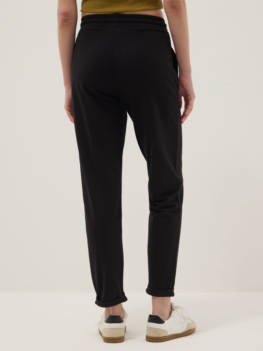 &Mu;&alpha;ύ&rho;&omicron; jogger &pi;&alpha;&nu;&tau;&epsilon;&lambda;ό&nu;&iota; &alpha;&pi;ό 100% &beta;&alpha;&mu;&beta;ά&kappa;&iota;, regular fit_3