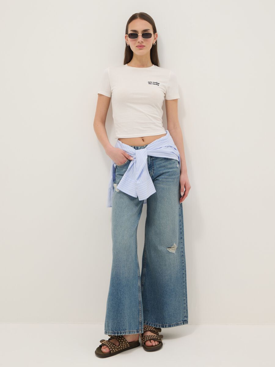 Slim-Fit wei&szlig;es T-Shirt aus reiner Baumwolle mit Schriftzug_1