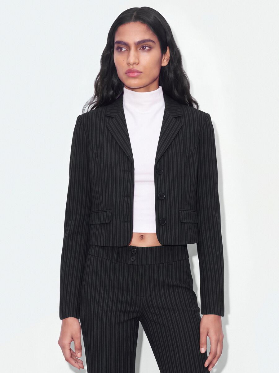 Black cropped stretch viscose blazer with classic lapels, slim fit_0