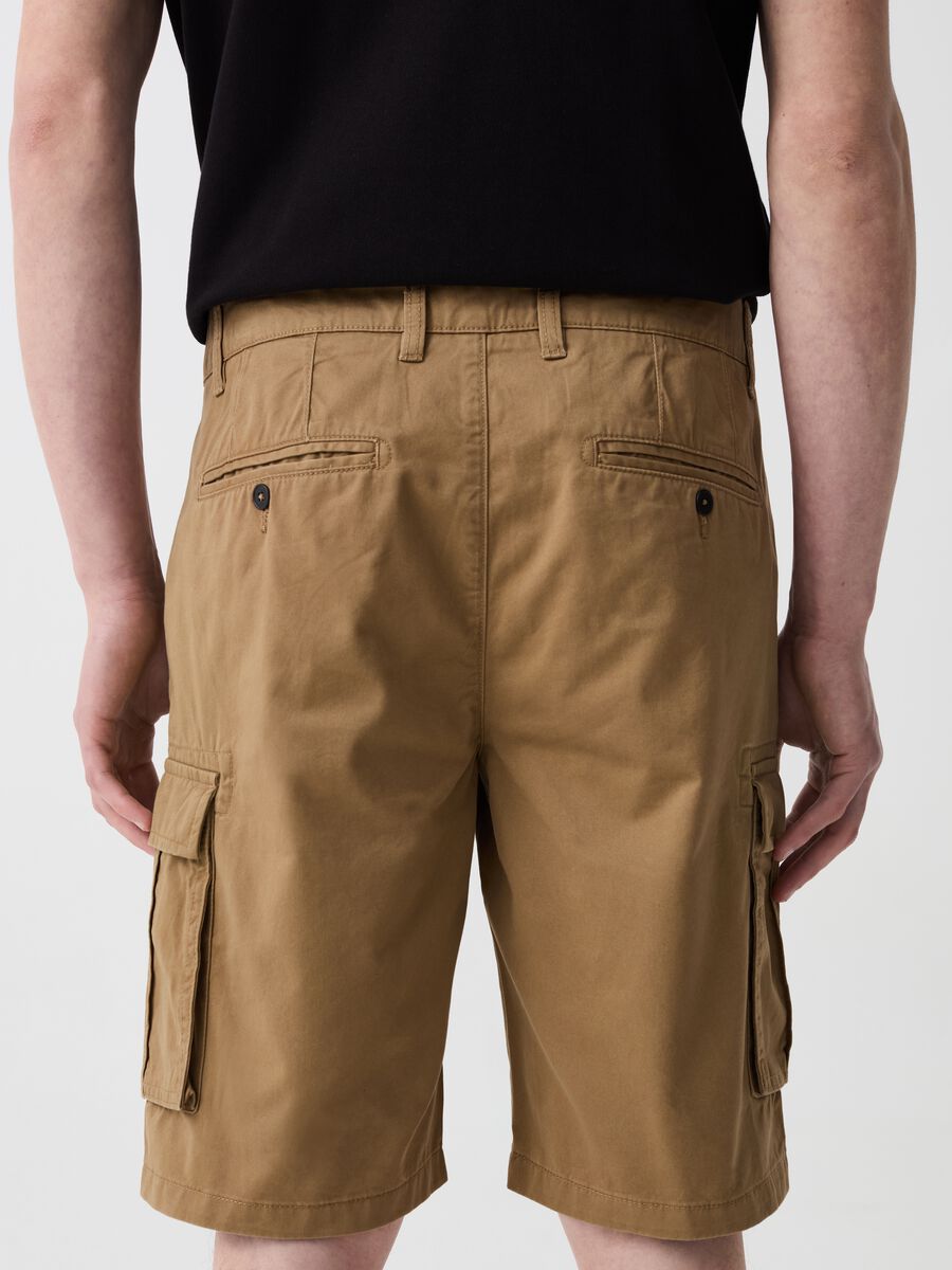 Loose-fit cargo Bermuda shorts_1