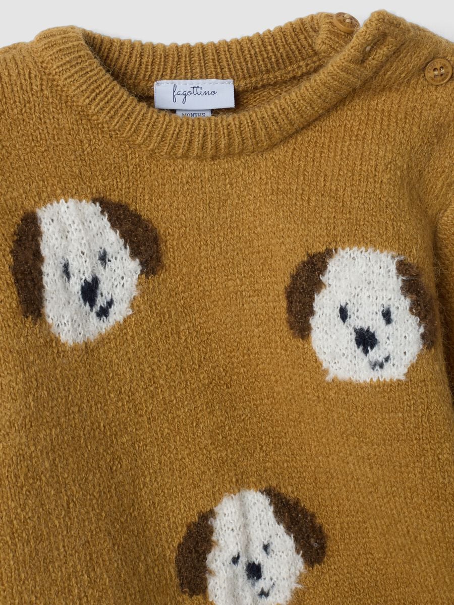 Maglione marrone girocollo jacquard con cagnolini_2