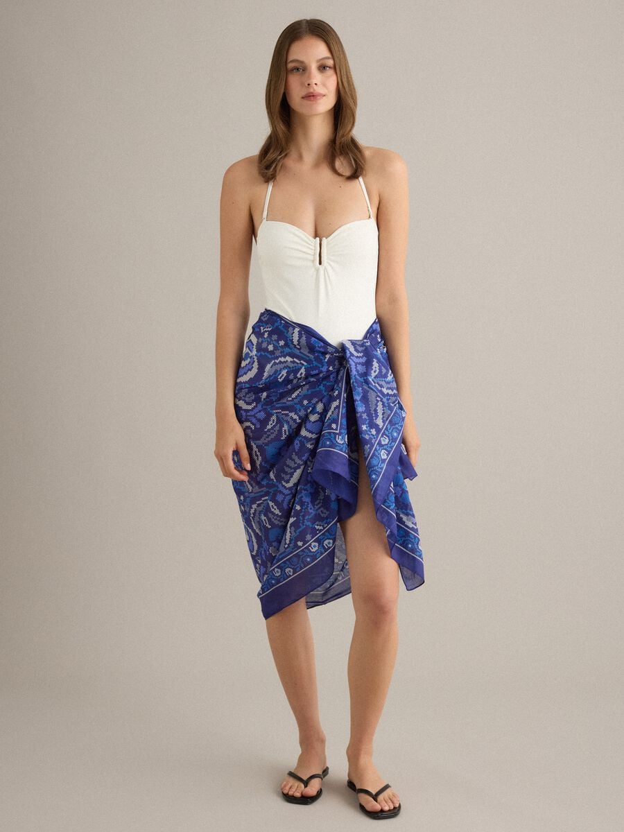 Pareo azul de algod&oacute;n puro con estampado_0