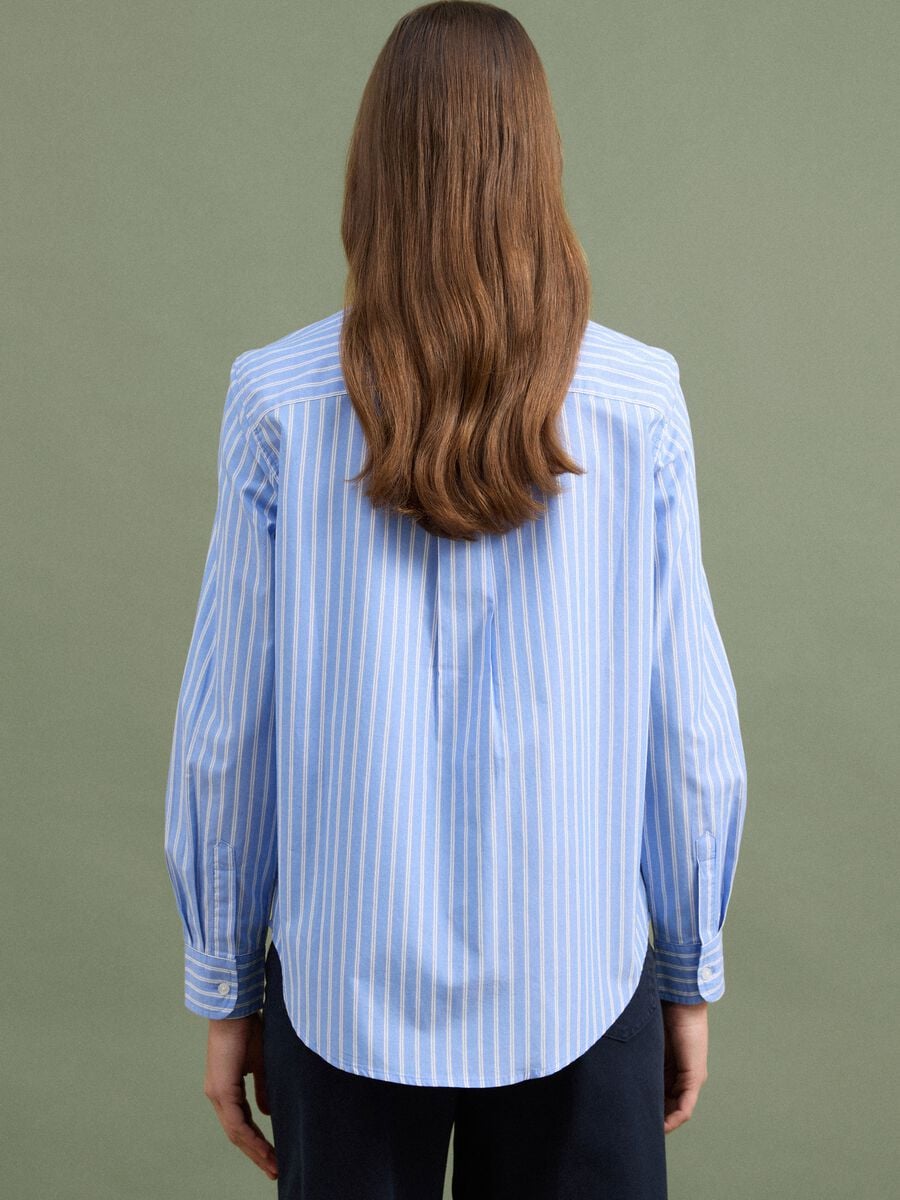 Light blue poplin shirt with white stripes, regular fit_3