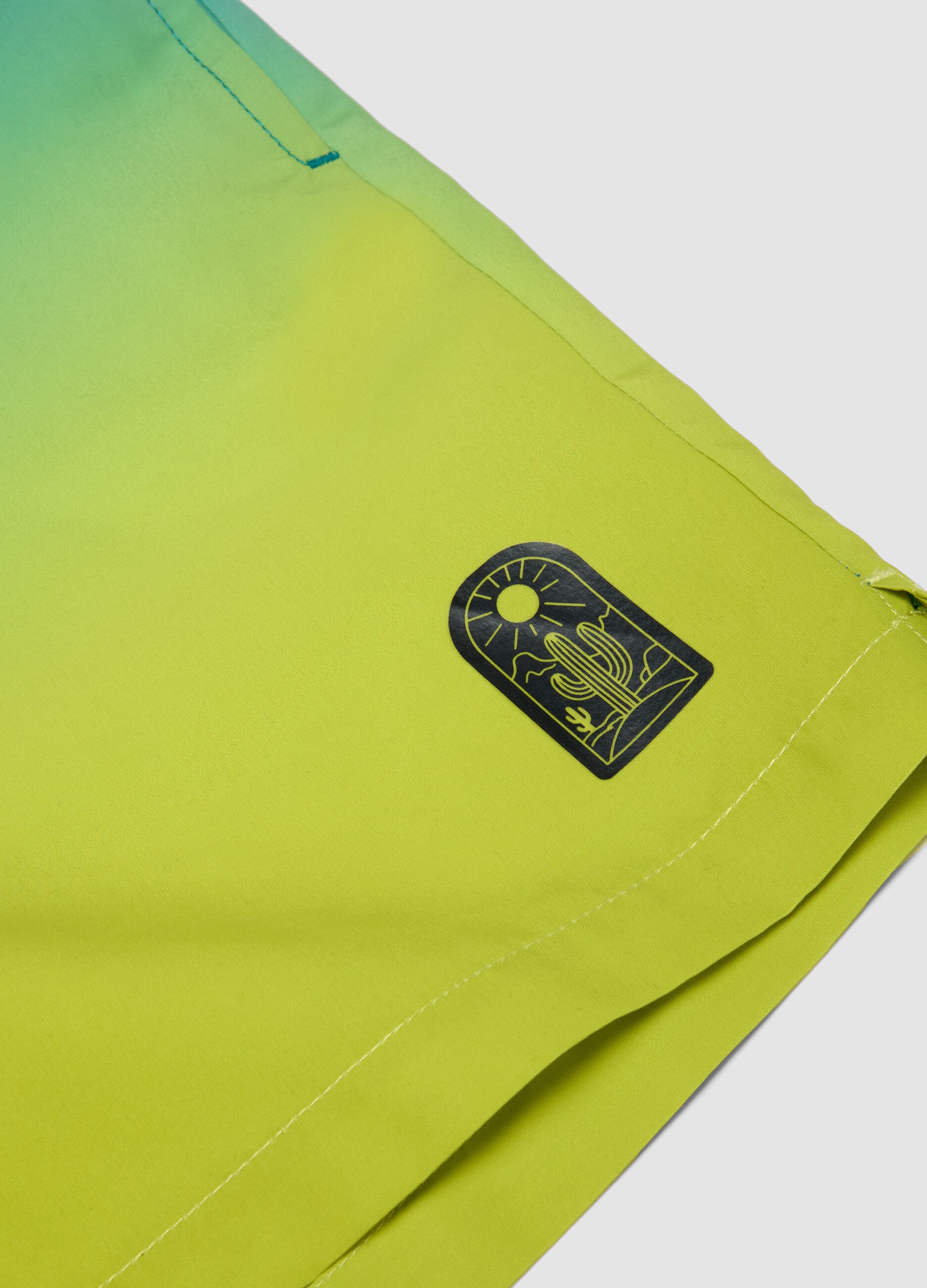 &Pi;&omicron;&lambda;ύ&chi;&rho;&omega;&mu;&omicron; &pi;&alpha;&iota;&delta;&iota;&kappa;ό &mu;&alpha;&gamma;&iota;ό &sigma;&omicron;&rho;&tau;&sigmaf; &mu;&epsilon; &nu;&tau;&epsilon;&gamma;&kappa;&rho;&alpha;&nu;&tau;έ