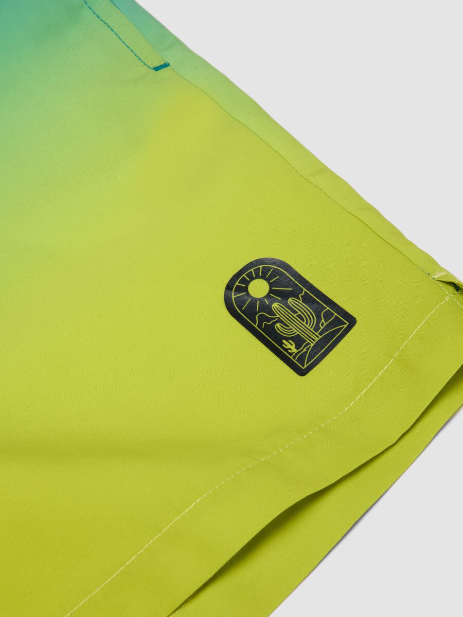 Short de bain gar&ccedil;on multicolore avec d&eacute;grad&eacute;_3