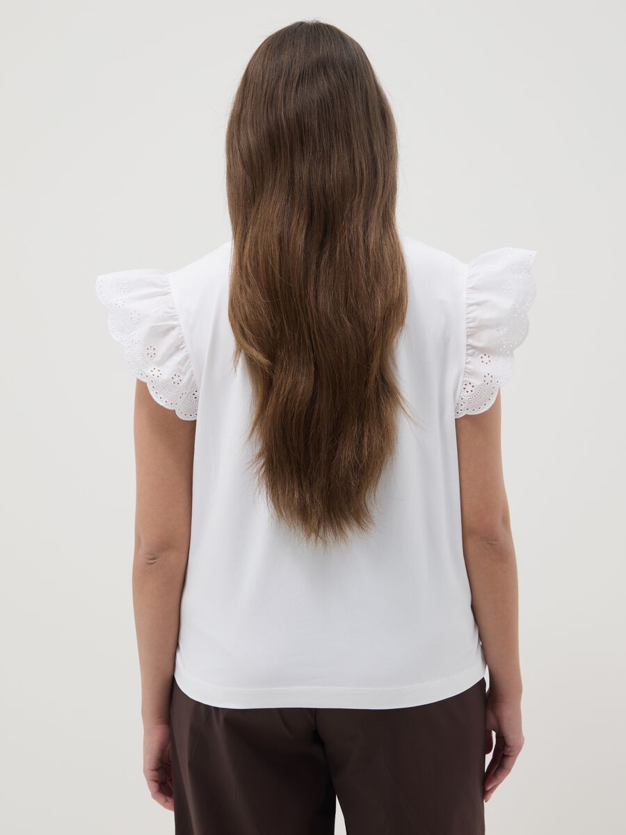 T-shirt bianca in cotone elasticizzato con maniche volant regular fit_2