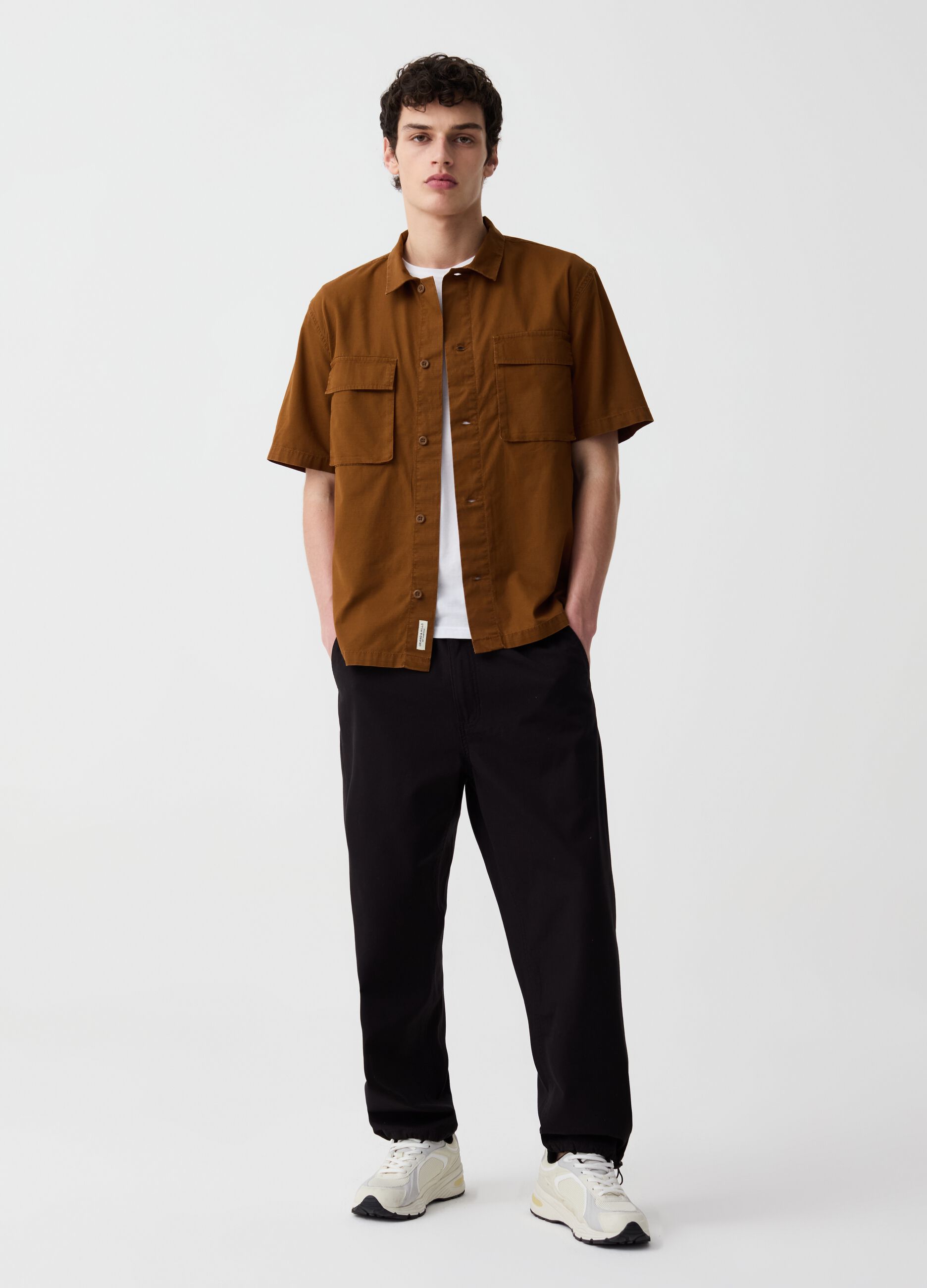 Short-sleeved shirt with ripstop weave