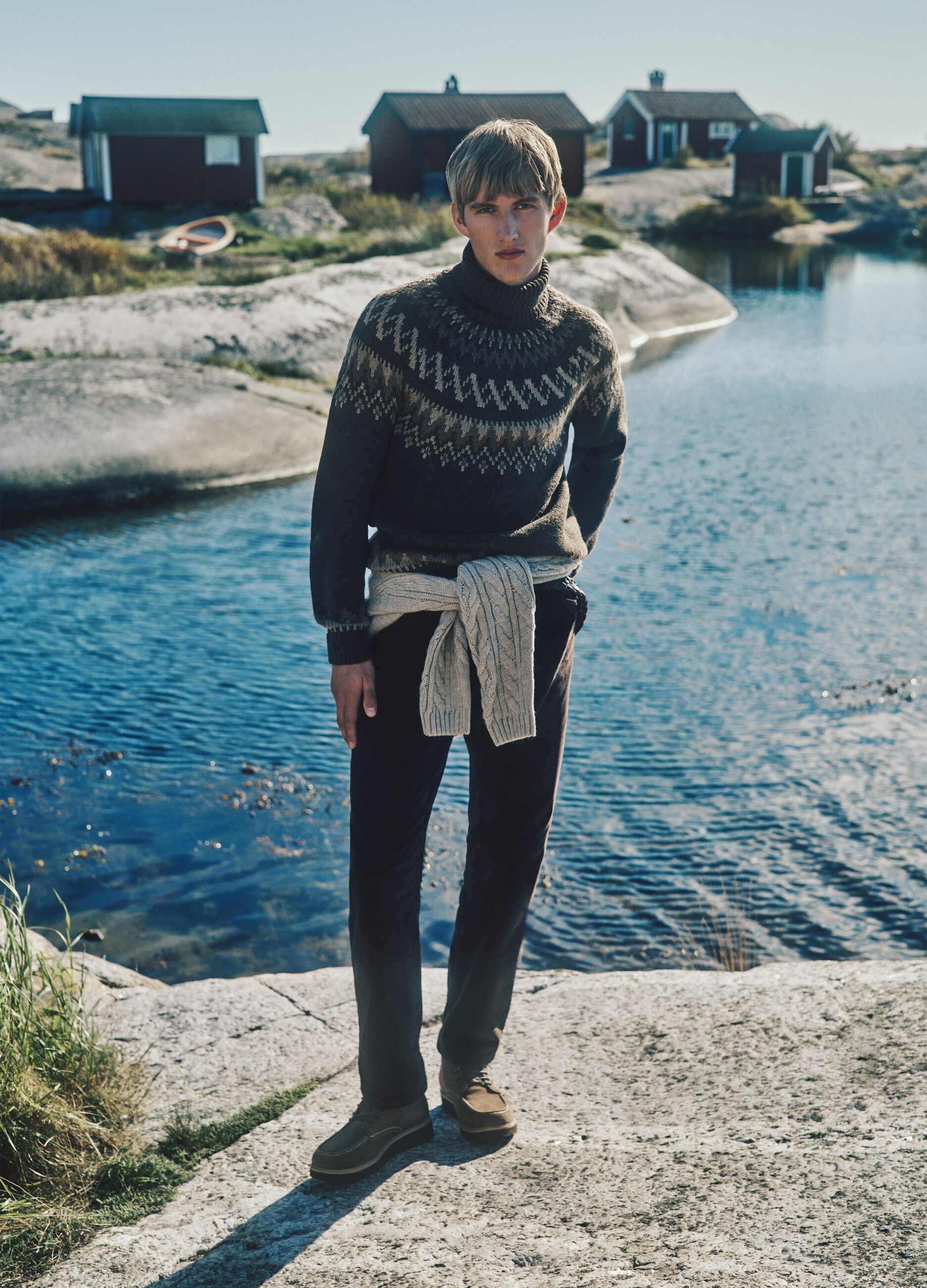 Regular fit brown turtleneck jumper with jacquard pattern