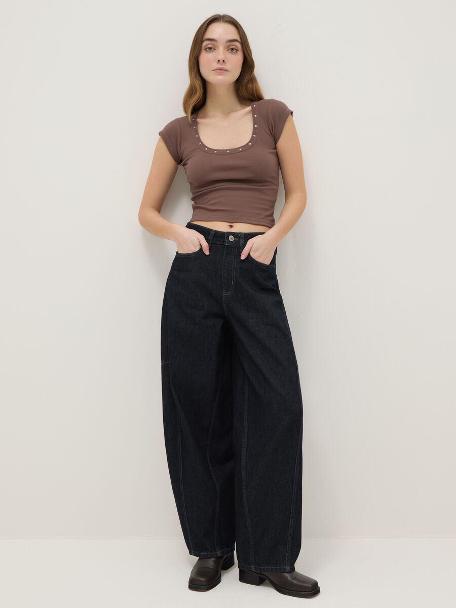 Brown slim fit stretch cotton t-shirt with studded neckline_2