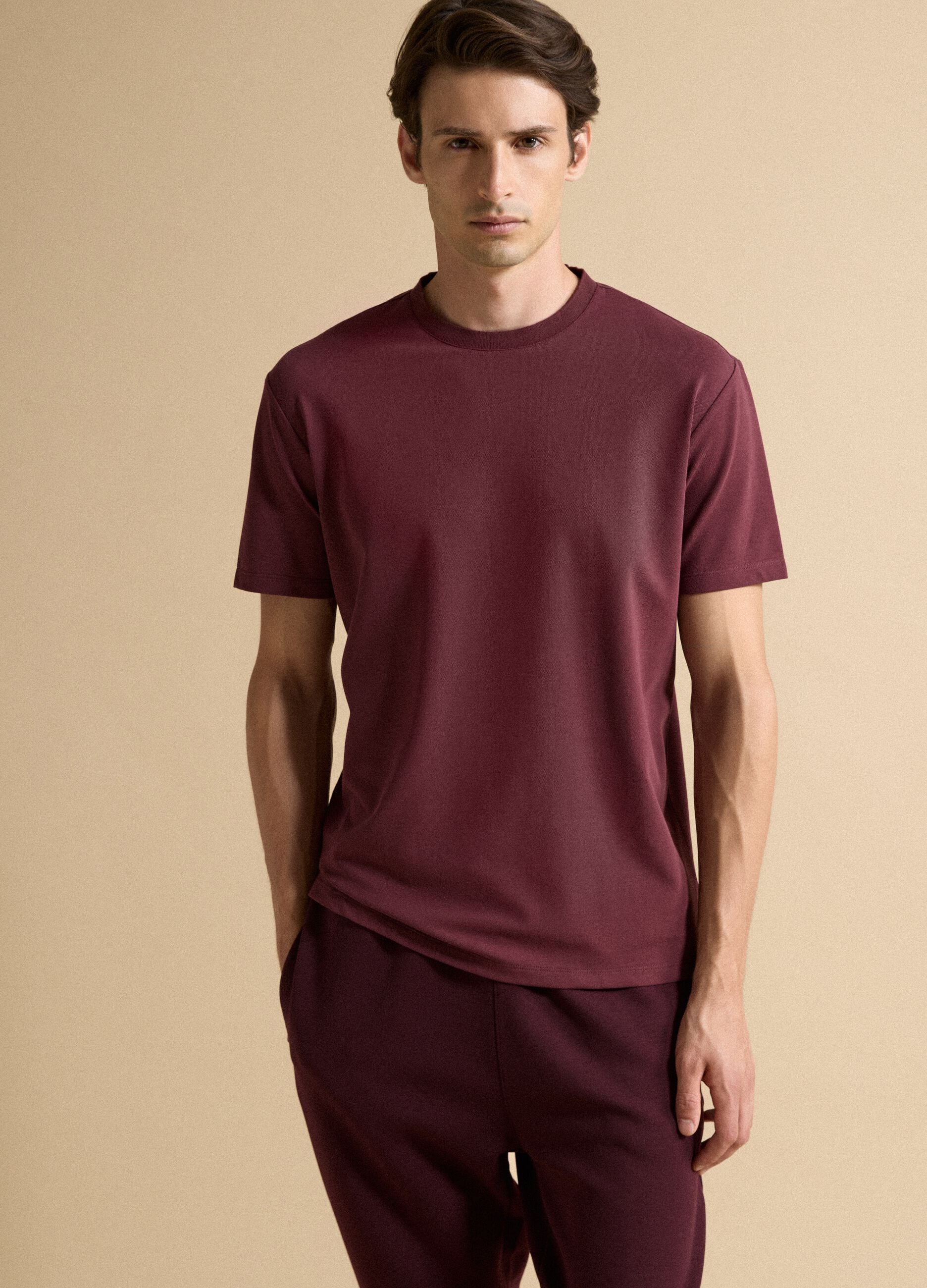 Rotes Regular-Fit T-Shirt aus elastischem Piqu&eacute;-Baumwollmix mit Easy Dry