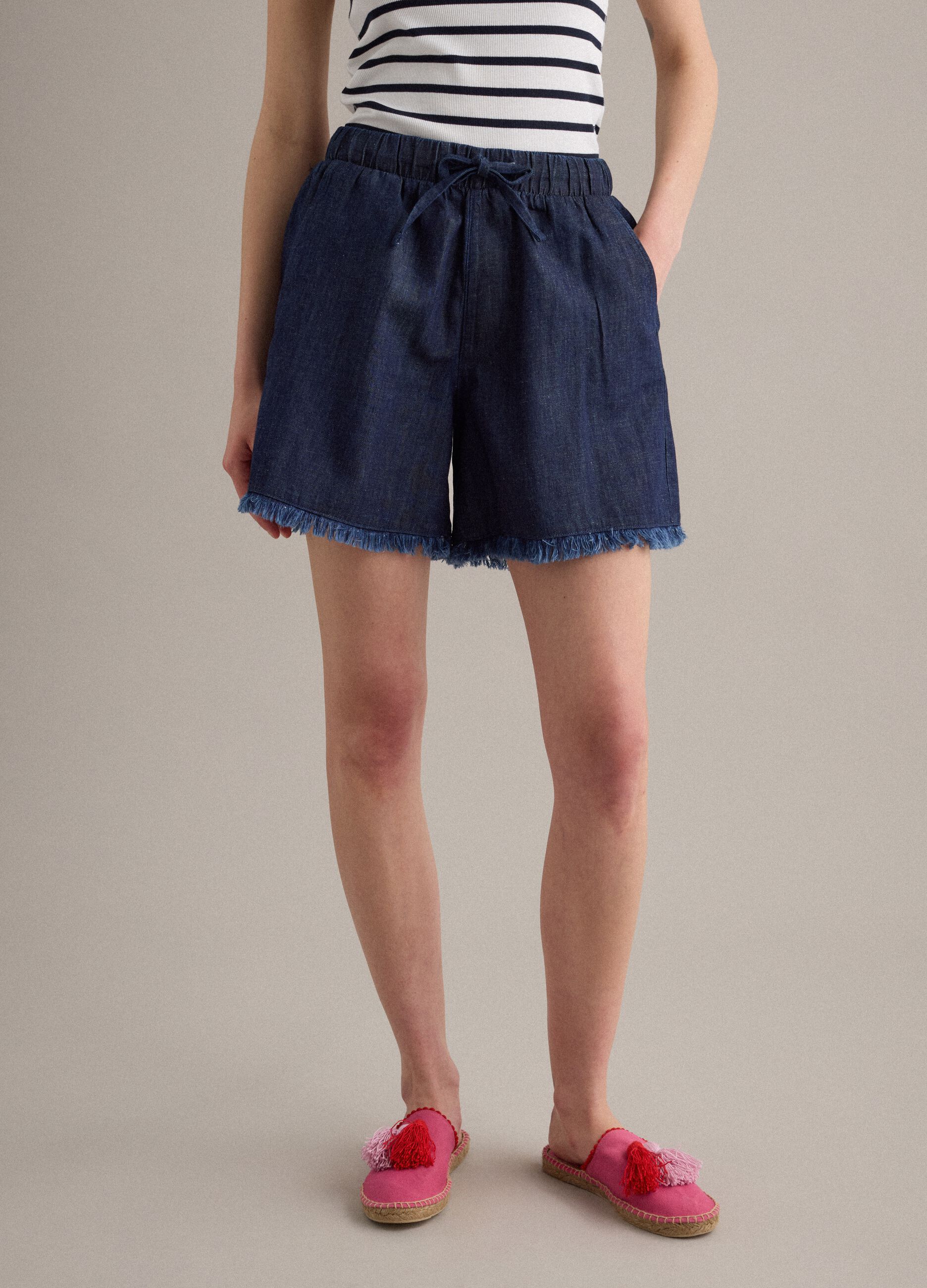 Blue cotton-blend denim shorts, regular fit with frayed hem