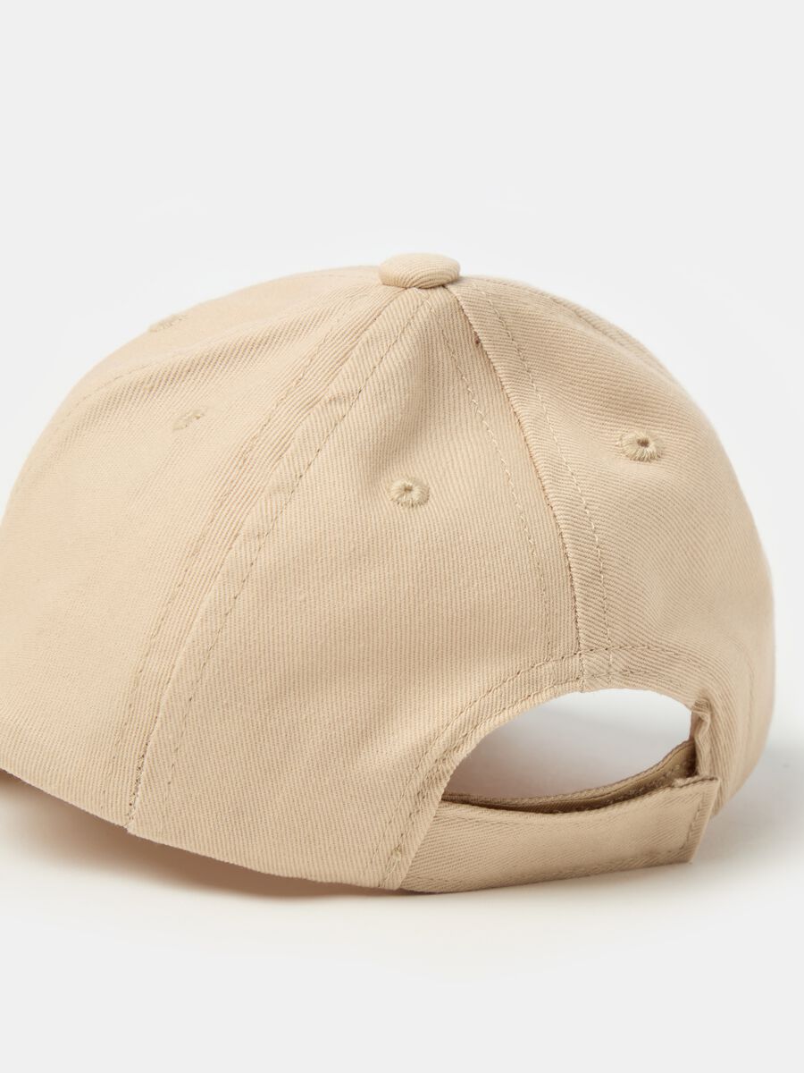 Baseball cap with embroidery_2