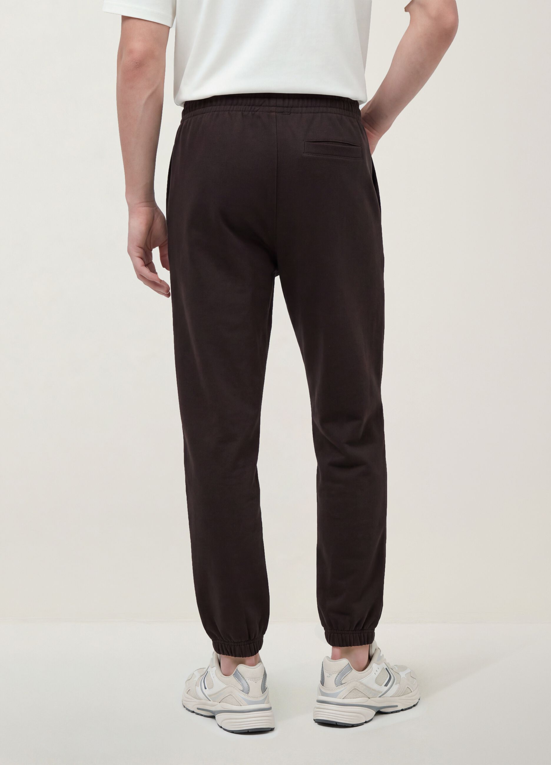 Men&rsquo;s brown relaxed-fit stretch joggers