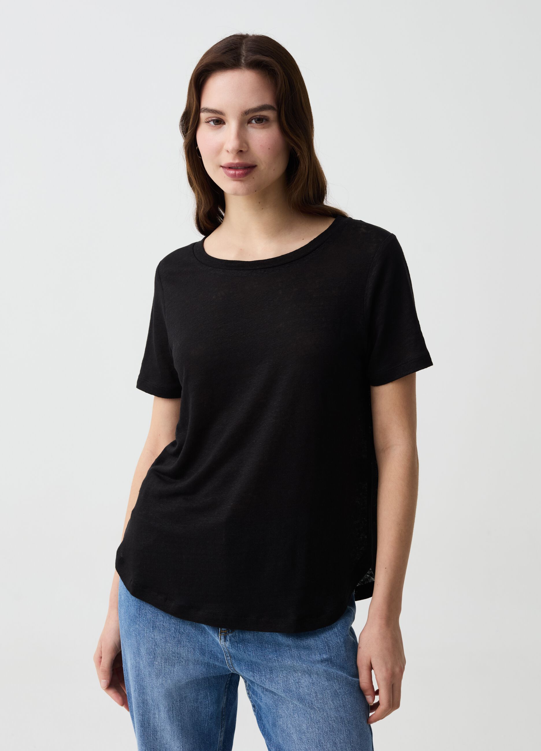 Linen T-shirt with round neck