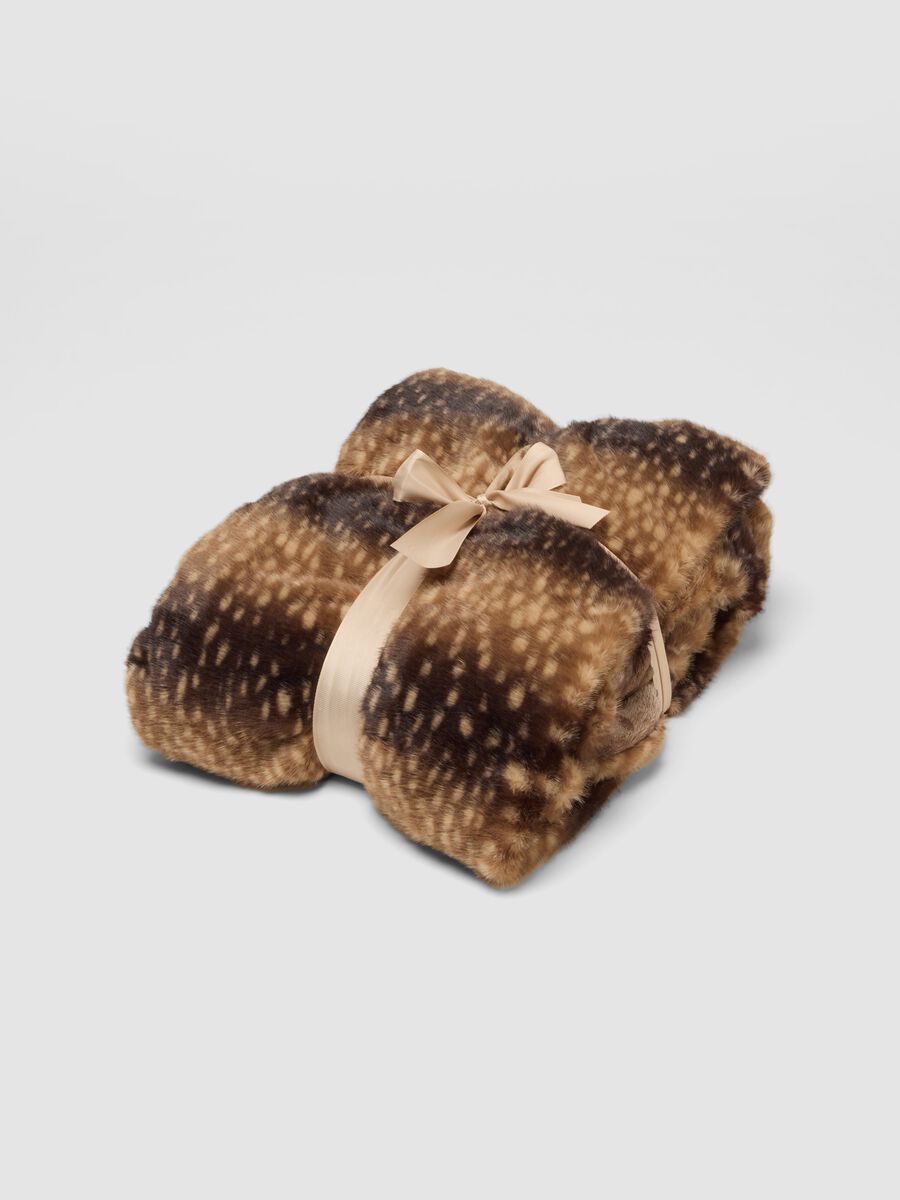 Brown blanket with leopard print_0