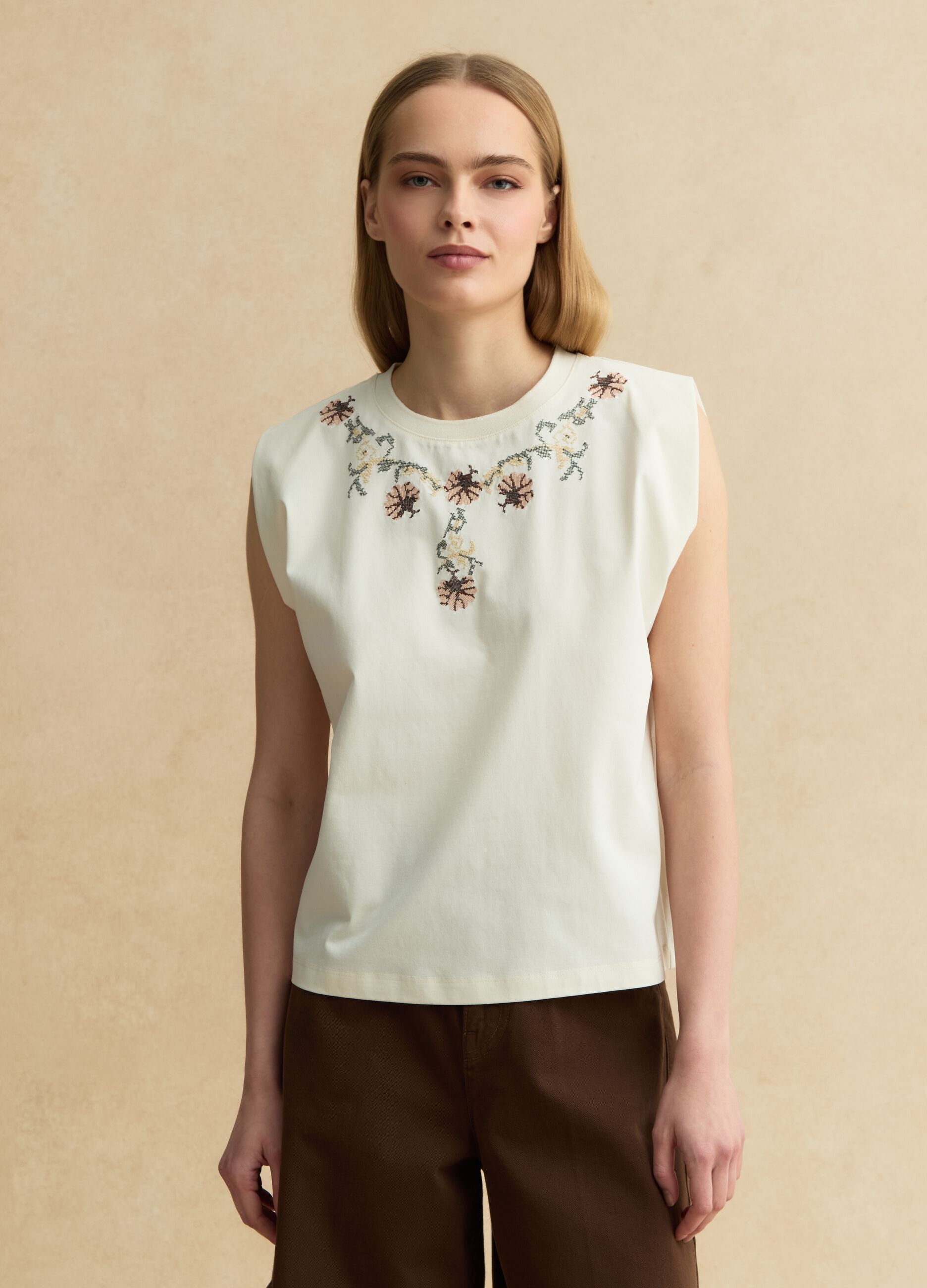 Sleeveless white cotton blend regular fit t-shirt with embroidery