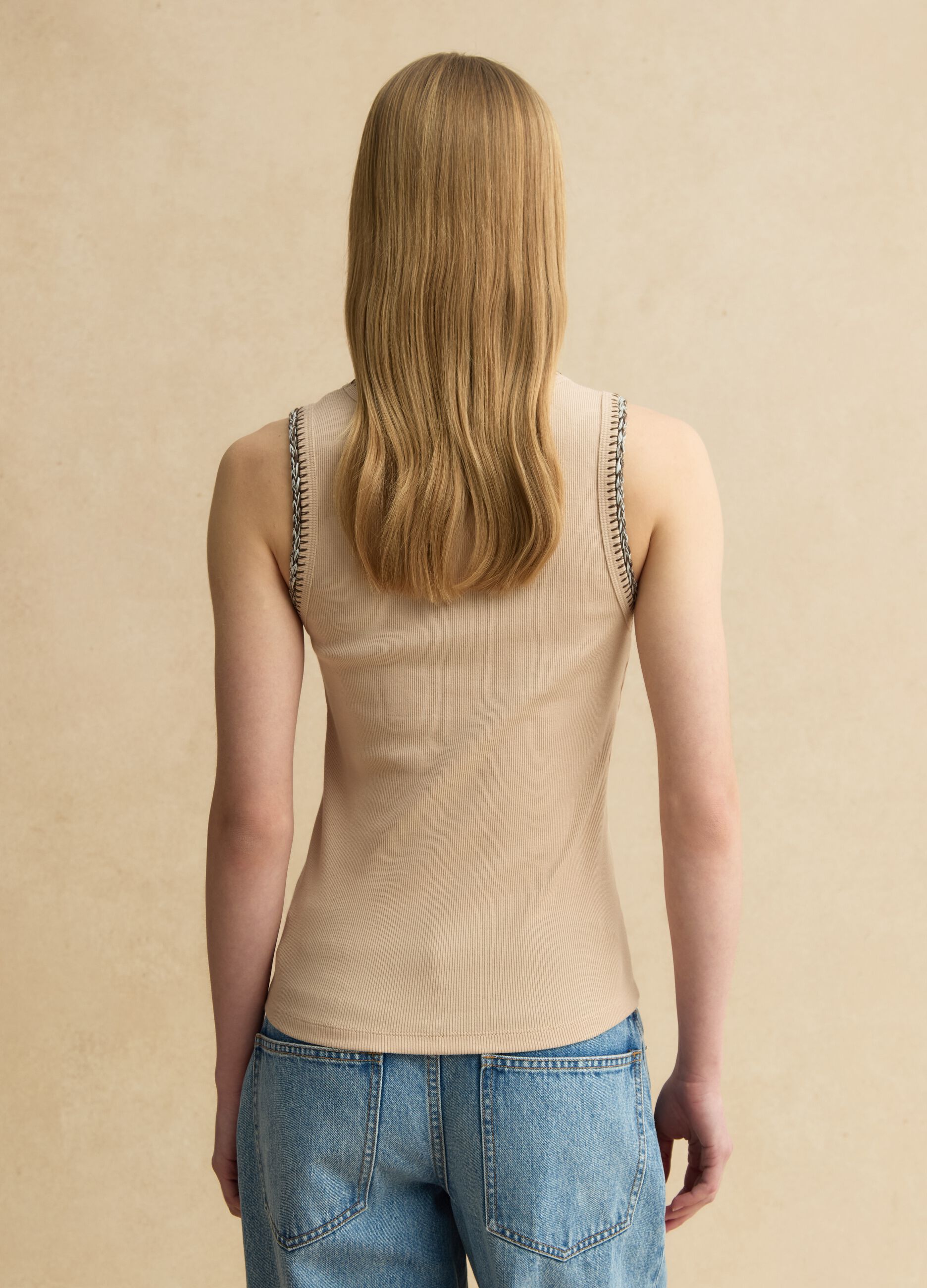 Beige Stretch-Baumwoll-Tanktop im Regular Fit mit bestickten Kanten