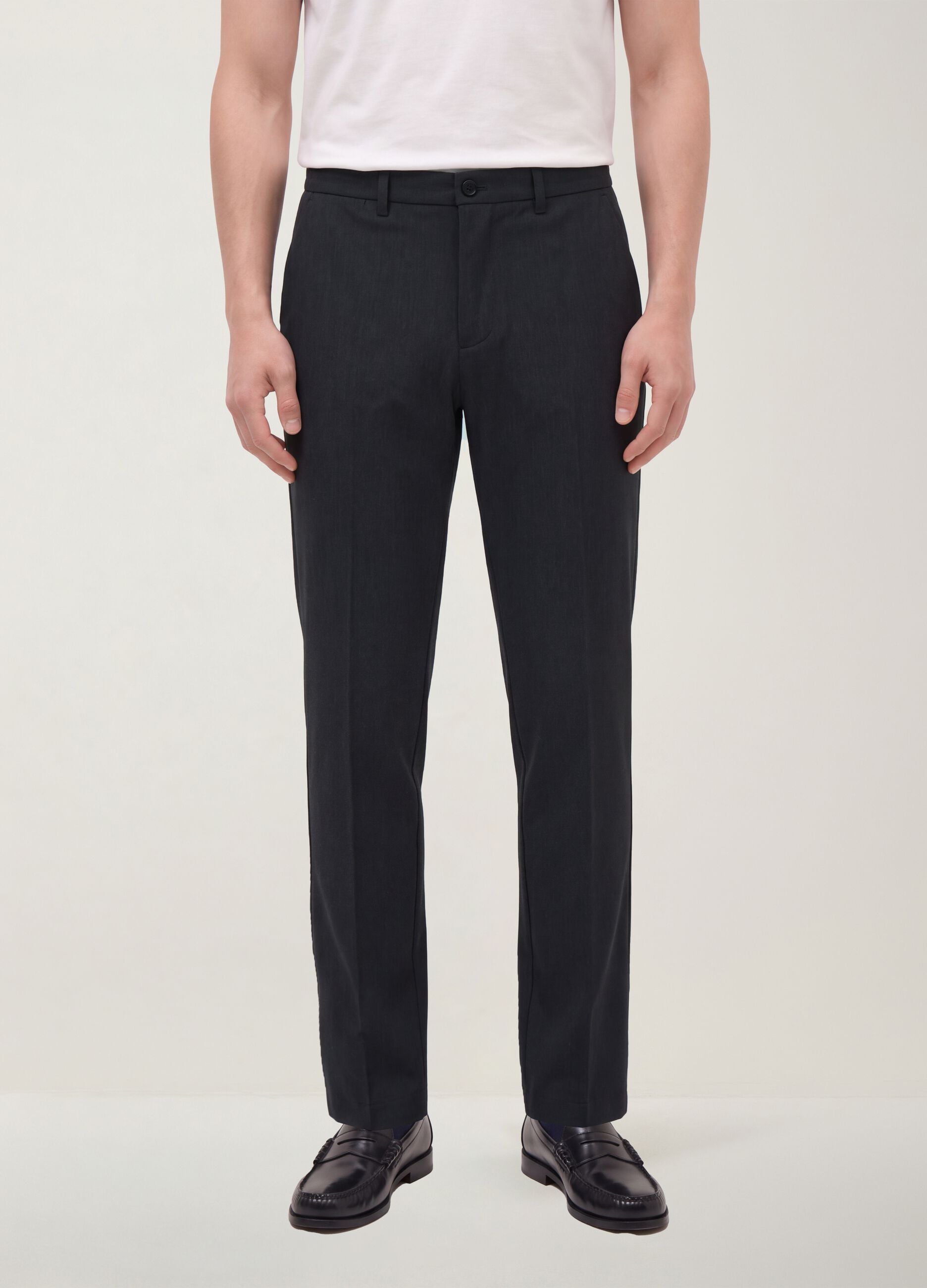 Cal&ccedil;as chino cinzentas slim fit em twill de viscose el&aacute;stica