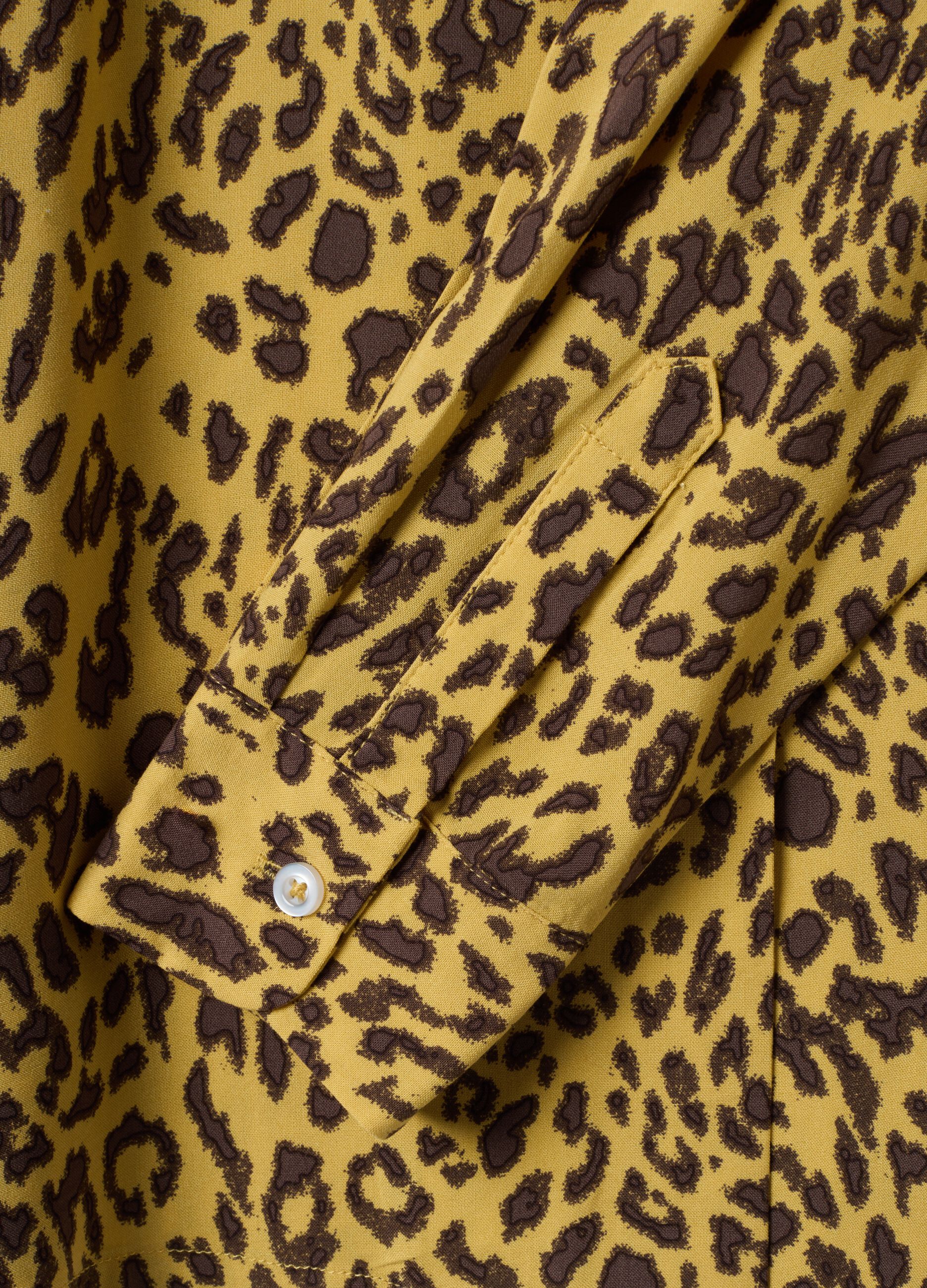 Camicia gialla in pura viscosa con stampa animalier regular fit
