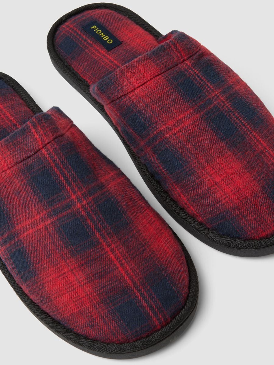 Red and Black Checked Slippers_2