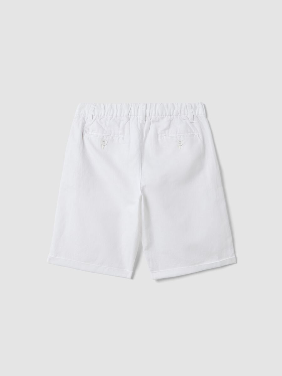 White linen and cotton blend regular-fit shorts for boys_4
