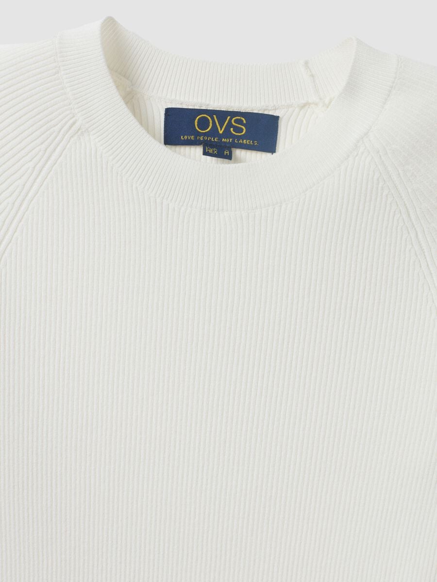 Wei&szlig;es, geripptes Strickshirt in Viskose-Mix, figurbetont_6